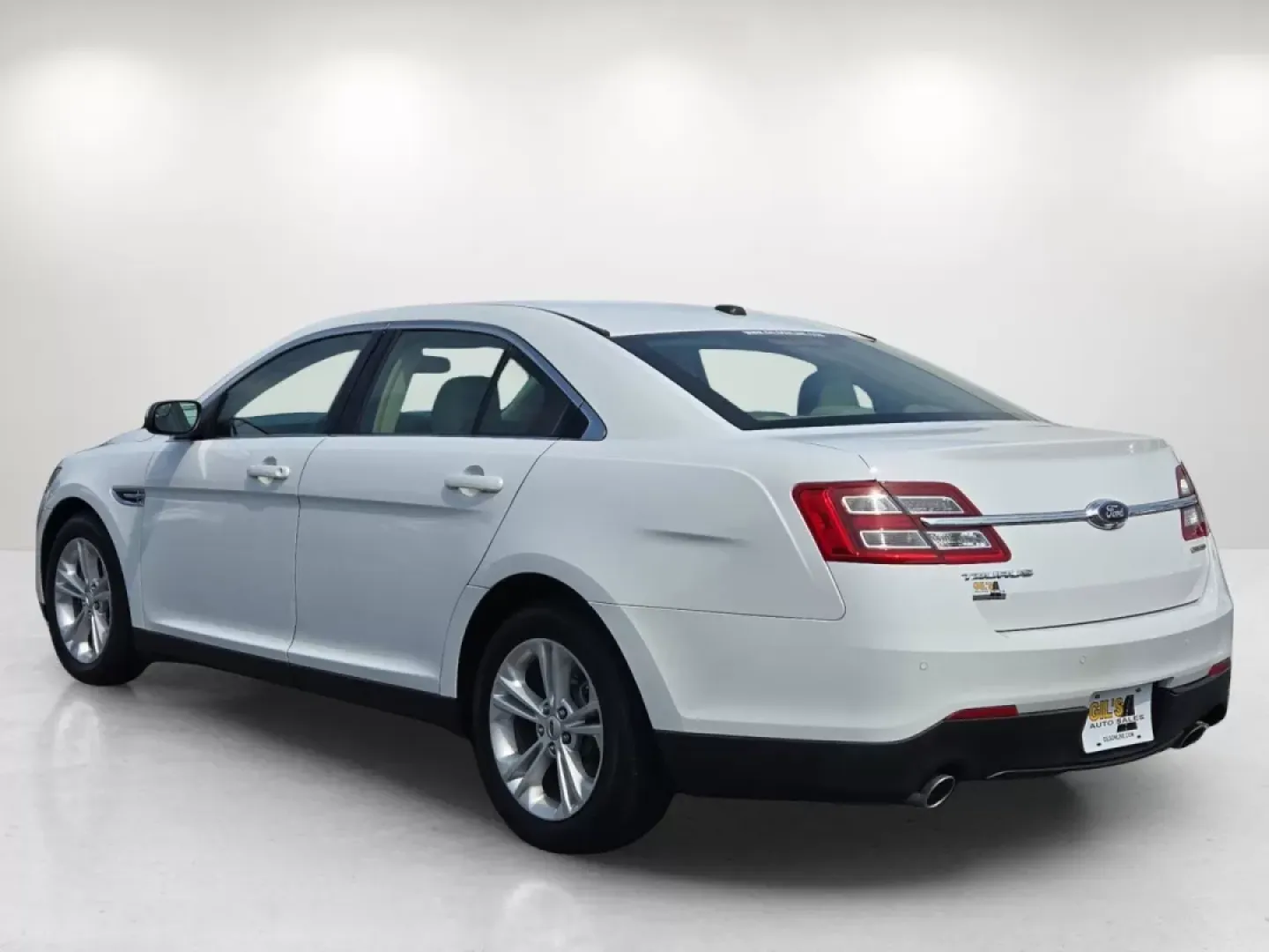 2015 Ford Taurus SEL (1FAHP2E87FG) with an Other engine, located at 3959 U.S. 80 W, Phenix City, AL, 36870, (334) 297-4885, 32.469296, -85.135185 - **Discover Your New Lifestyle with the 2015 Ford Taurus SEL at Gils Auto!**<br /> <br /> Are you on the hunt for a reliable vehicle that effortlessly blends style, comfort, and practicality? Look no further than the 2015 Ford Taurus SEL, available right here at Gils Auto in Phenix City, AL. Perfect - Photo#7