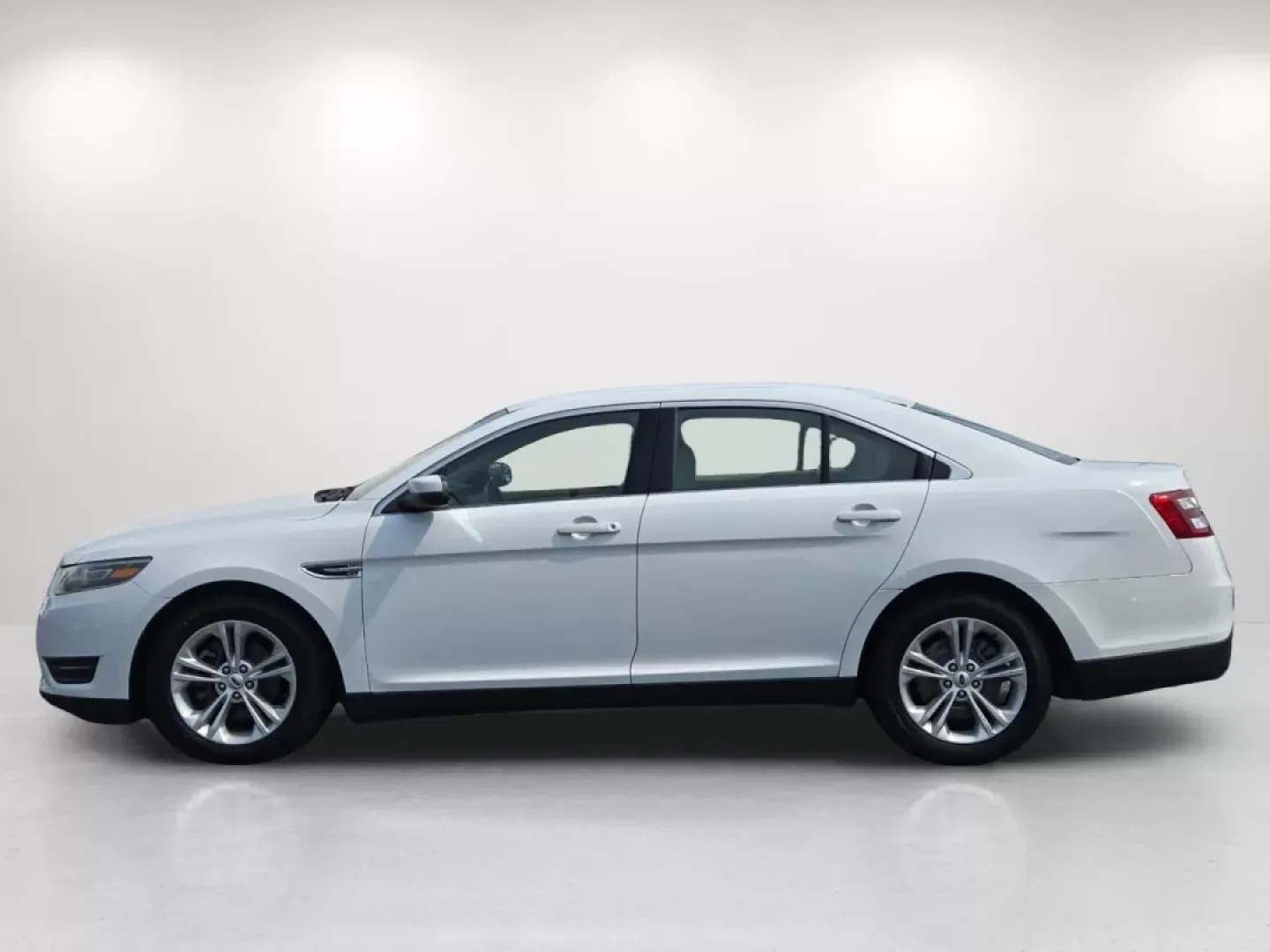 2015 Ford Taurus SEL (1FAHP2E87FG) with an Other engine, located at 3959 U.S. 80 W, Phenix City, AL, 36870, (334) 297-4885, 32.469296, -85.135185 - **Discover Your New Lifestyle with the 2015 Ford Taurus SEL at Gils Auto!**<br /> <br /> Are you on the hunt for a reliable vehicle that effortlessly blends style, comfort, and practicality? Look no further than the 2015 Ford Taurus SEL, available right here at Gils Auto in Phenix City, AL. Perfect - Photo#8