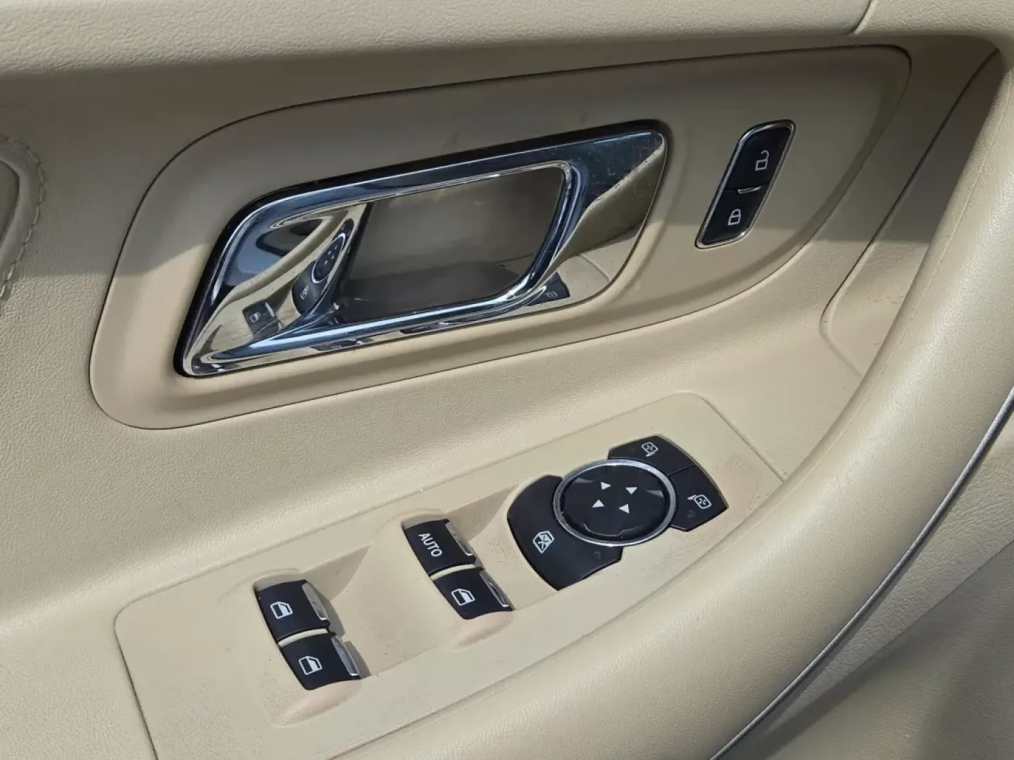 2015 Ford Taurus SEL (1FAHP2E87FG) with an Other engine, located at 3959 U.S. 80 W, Phenix City, AL, 36870, (334) 297-4885, 32.469296, -85.135185 - **Discover Your New Lifestyle with the 2015 Ford Taurus SEL at Gils Auto!**<br /> <br /> Are you on the hunt for a reliable vehicle that effortlessly blends style, comfort, and practicality? Look no further than the 2015 Ford Taurus SEL, available right here at Gils Auto in Phenix City, AL. Perfect - Photo#11