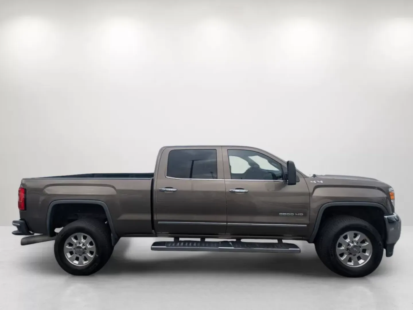 2015 /Cocoa/Dune GMC Sierra 2500HD SLT (1GT12ZE89FF) with an Other engine, located at 3959 U.S. 80 W, Phenix City, AL, 36870, (334) 297-4885, 32.469296, -85.135185 - **Unleash Adventure with the 2015 GMC Sierra 2500HD SLT at Gils Auto - Your Trusted Buy Here Pay Here Dealer in Phenix City, AL!**<br /> <br /> Are you ready to elevate your weekend adventures or tackle your daily commute with confidence? Look no further than the robust and stylish 2015 GMC Sierra 2 - Photo#3