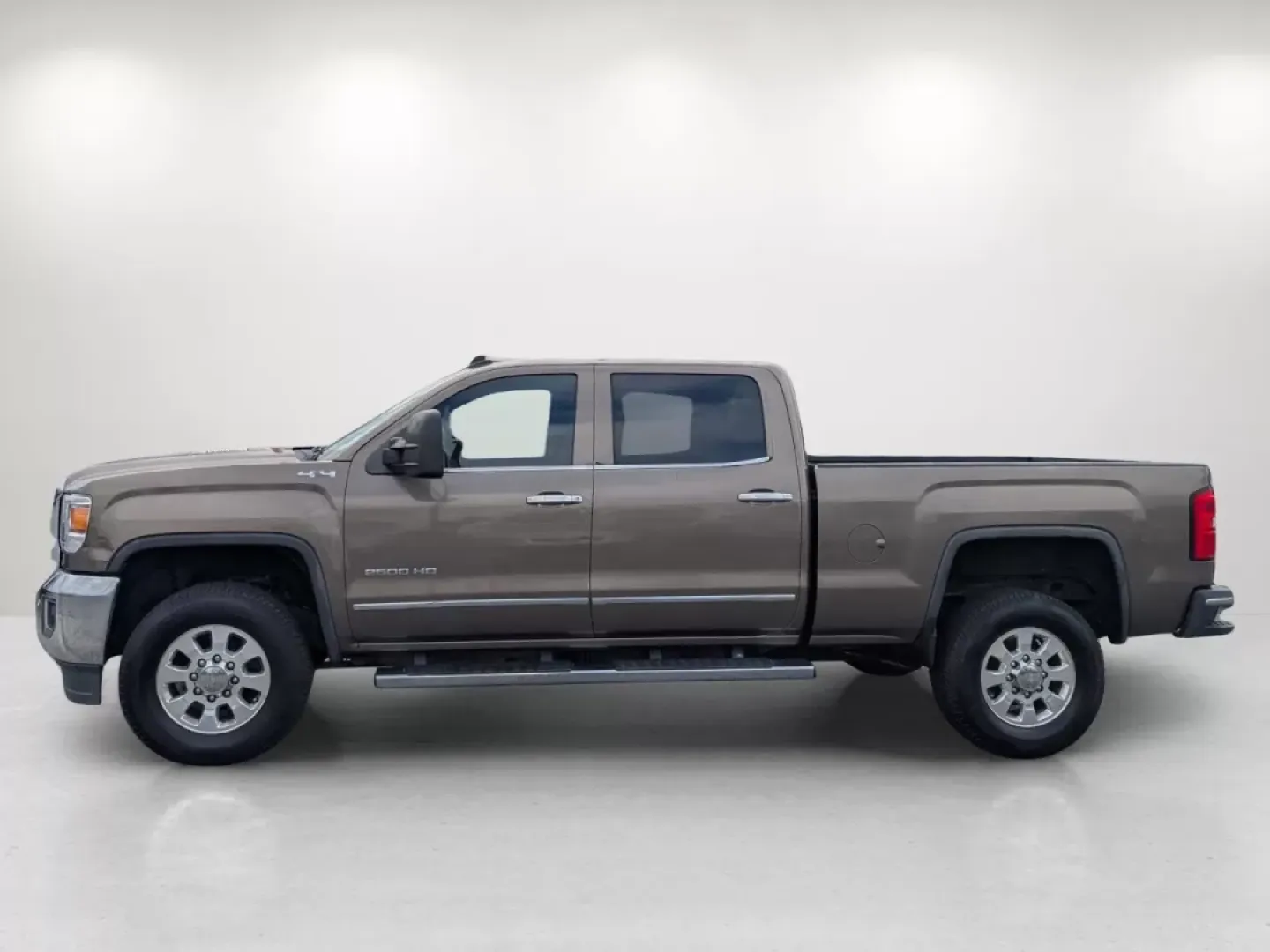 2015 /Cocoa/Dune GMC Sierra 2500HD SLT (1GT12ZE89FF) with an Other engine, located at 3959 U.S. 80 W, Phenix City, AL, 36870, (334) 297-4885, 32.469296, -85.135185 - **Unleash Adventure with the 2015 GMC Sierra 2500HD SLT at Gils Auto - Your Trusted Buy Here Pay Here Dealer in Phenix City, AL!**<br /> <br /> Are you ready to elevate your weekend adventures or tackle your daily commute with confidence? Look no further than the robust and stylish 2015 GMC Sierra 2 - Photo#7