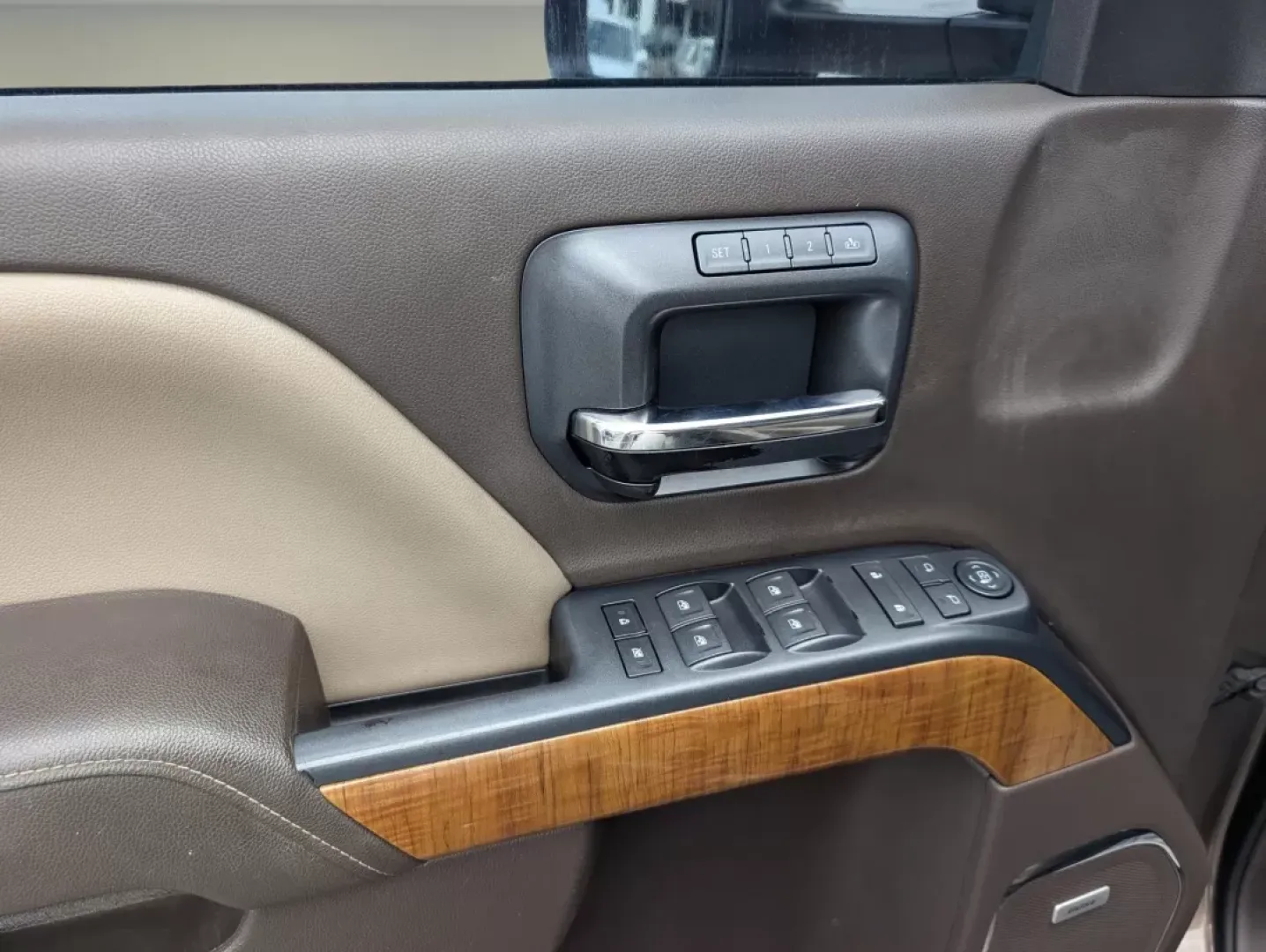 2015 /Cocoa/Dune GMC Sierra 2500HD SLT (1GT12ZE89FF) with an Other engine, located at 3959 U.S. 80 W, Phenix City, AL, 36870, (334) 297-4885, 32.469296, -85.135185 - **Unleash Adventure with the 2015 GMC Sierra 2500HD SLT at Gils Auto - Your Trusted Buy Here Pay Here Dealer in Phenix City, AL!**<br /> <br /> Are you ready to elevate your weekend adventures or tackle your daily commute with confidence? Look no further than the robust and stylish 2015 GMC Sierra 2 - Photo#8