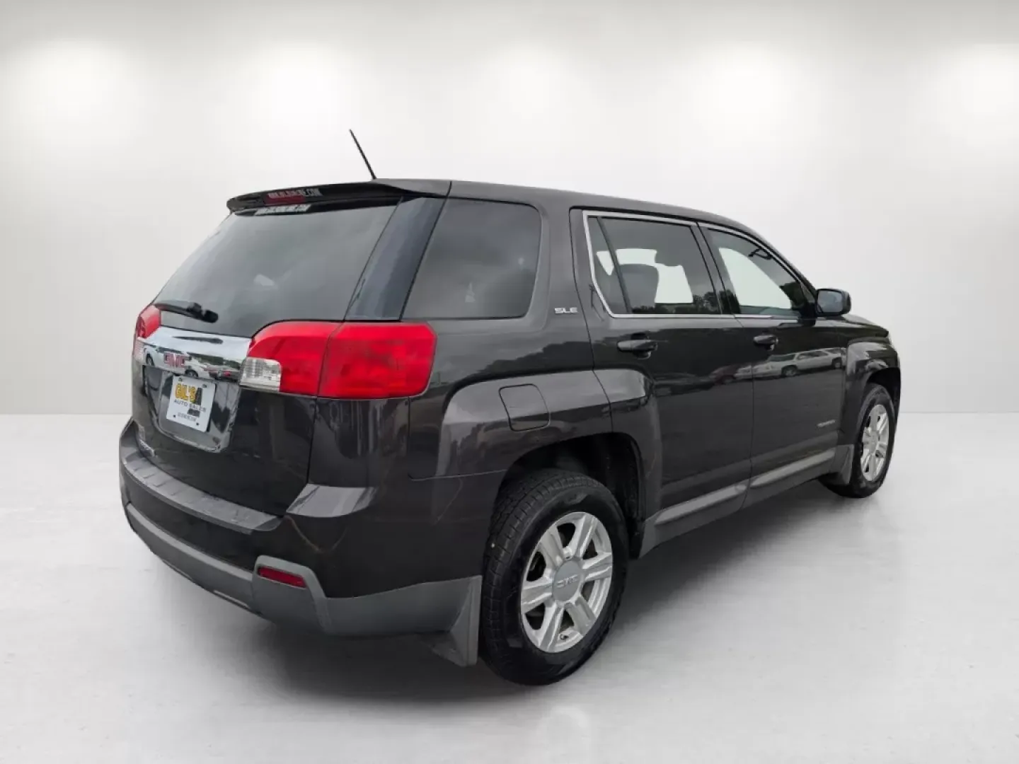2015 /Jet Black GMC Terrain SLE (2GKALMEK4F6) with an Other engine, located at 3959 U.S. 80 W, Phenix City, AL, 36870, (334) 297-4885, 32.469296, -85.135185 - **Explore the Open Road in Style: 2015 GMC Terrain SLE Perfect for Your Next Adventure!**<br /> <br /> Imagine embarking on your next family road trip or weekend getaway in a vehicle that combines reliability, comfort, and a touch of sophistication. The 2015 GMC Terrain SLE, available at Gils Auto - Photo#5