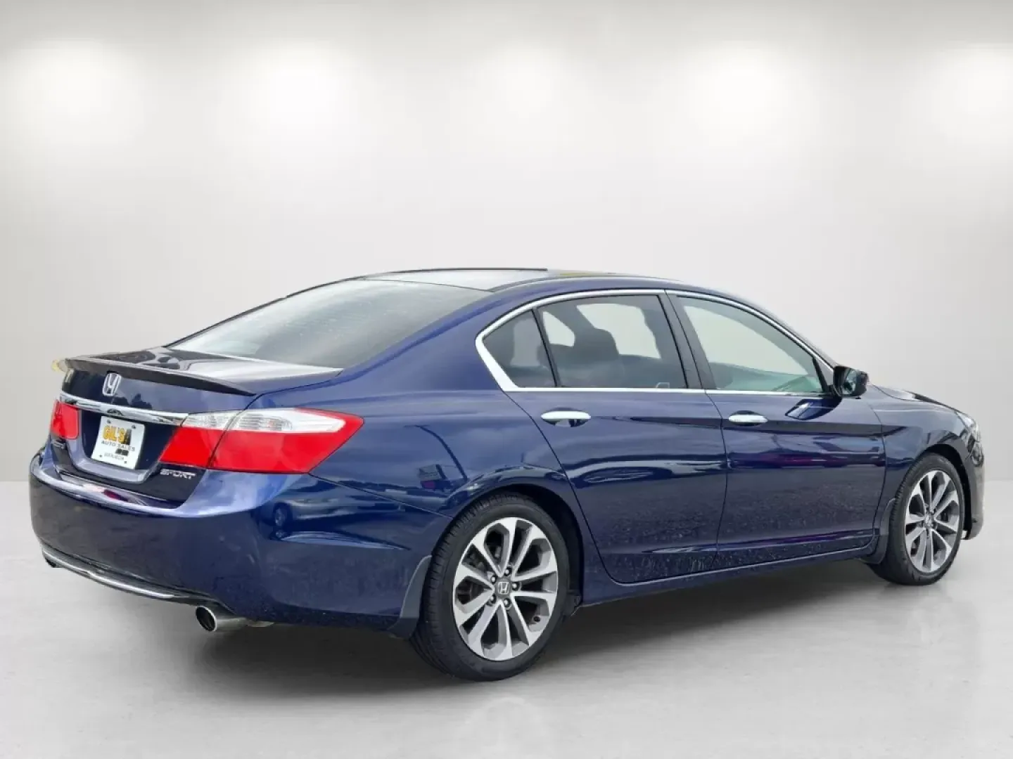 2015 Honda Accord Sedan Sport (1HGCR2F52FA) with an Other engine, located at 3959 U.S. 80 W, Phenix City, AL, 36870, (334) 297-4885, 32.469296, -85.135185 - Discover the perfect blend of style, comfort, and dependability with this 2015 Honda Accord Sedan, now available at Gils Auto in Phenix City, AL. Whether you're a commuter seeking a reliable daily driver or a growing family in need of a spacious vehicle, this car is designed to meet your every need. - Photo#6