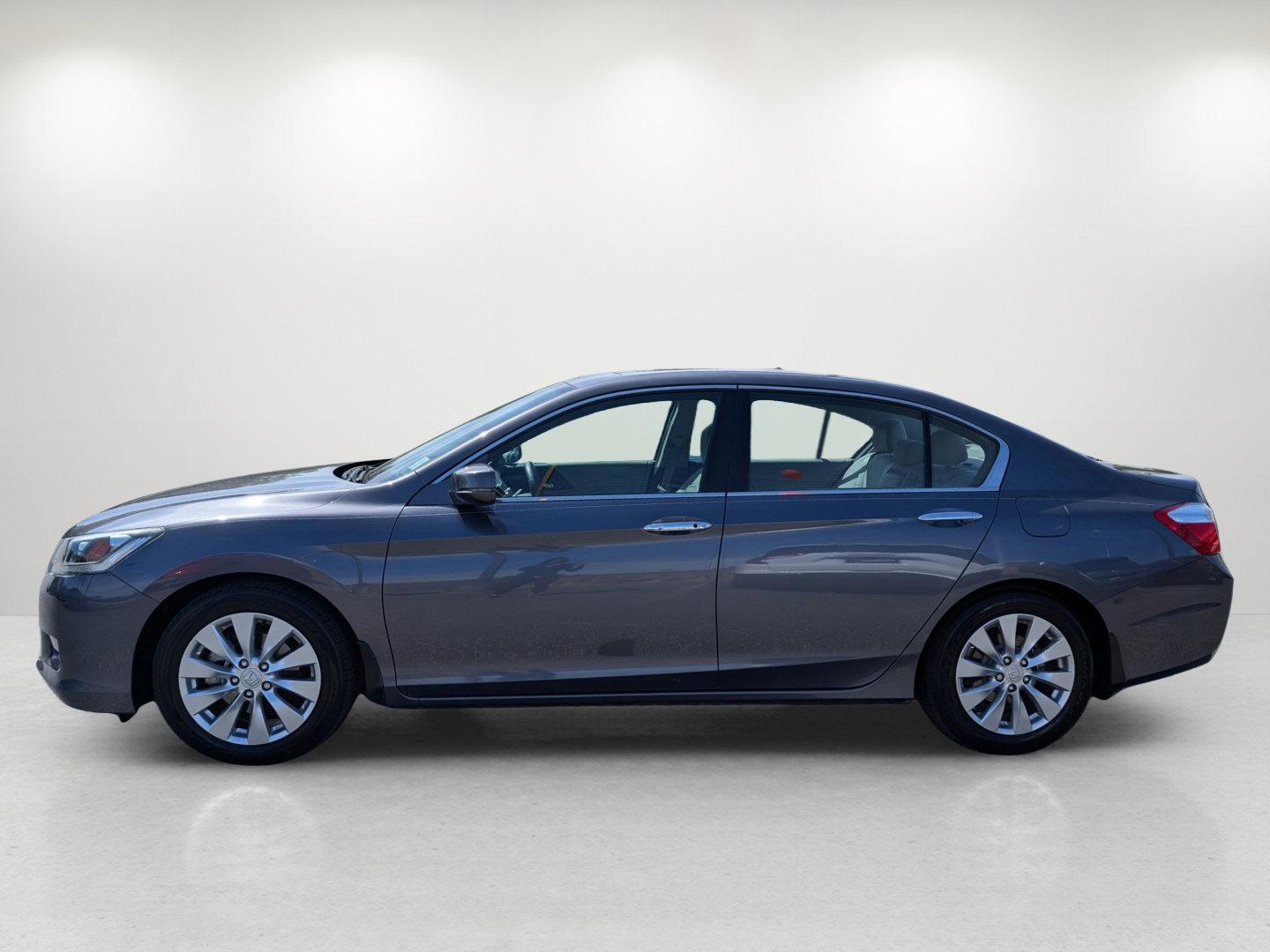 2015 Honda Accord Sedan EX-L (1HGCR2F85FA) with an Regular Unleaded I-4 2.4 L/144 engine, 1-Speed CVT w/OD transmission, located at 5115 14th Ave., Columbus, GA, 31904, (706) 323-0345, 32.511494, -84.971046 - 2015 Honda Accord Sedan EX-L - Photo#8