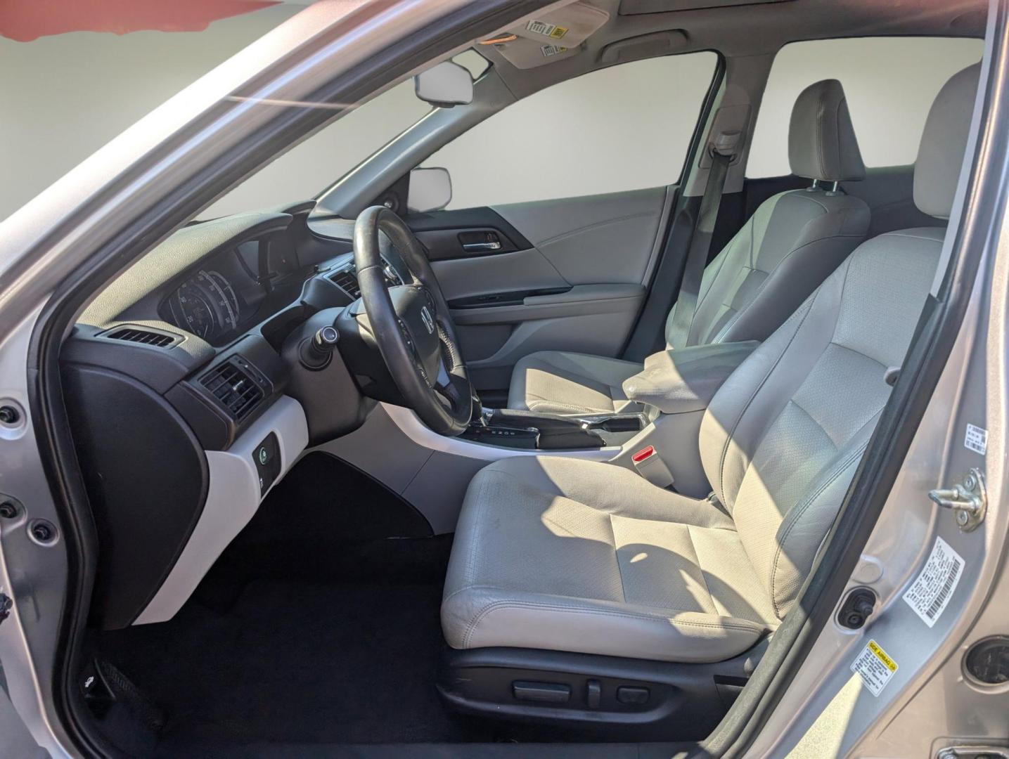 2015 Honda Accord Sedan EX-L (1HGCR3F82FA) with an Regular Unleaded V-6 3.5 L/212 engine, 6-Speed Automatic w/OD transmission, located at 3959 U.S. 80 W, Phenix City, AL, 36870, (334) 297-4885, 32.469296, -85.135185 - 2015 Honda Accord Sedan EX-L - Photo#9