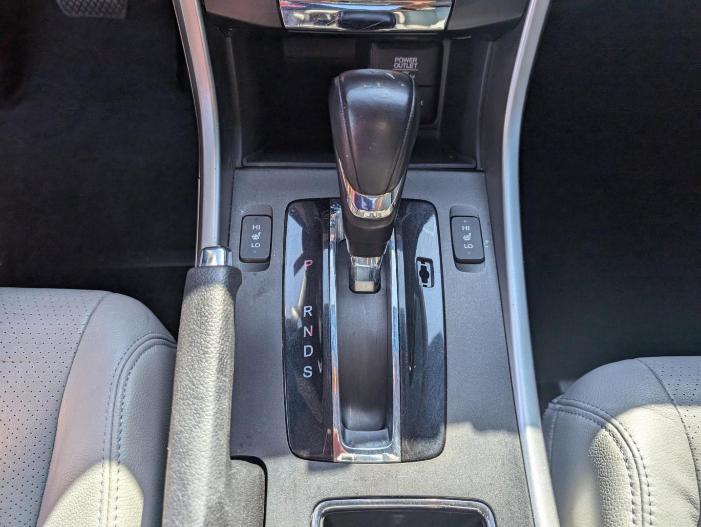 2015 Honda Accord Sedan EX-L (1HGCR3F82FA) with an Regular Unleaded V-6 3.5 L/212 engine, 6-Speed Automatic w/OD transmission, located at 3959 U.S. 80 W, Phenix City, AL, 36870, (334) 297-4885, 32.469296, -85.135185 - 2015 Honda Accord Sedan EX-L - Photo#13