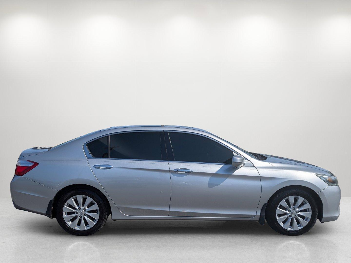 2015 Honda Accord Sedan EX-L (1HGCR3F82FA) with an Regular Unleaded V-6 3.5 L/212 engine, 6-Speed Automatic w/OD transmission, located at 3959 U.S. 80 W, Phenix City, AL, 36870, (334) 297-4885, 32.469296, -85.135185 - 2015 Honda Accord Sedan EX-L - Photo#3