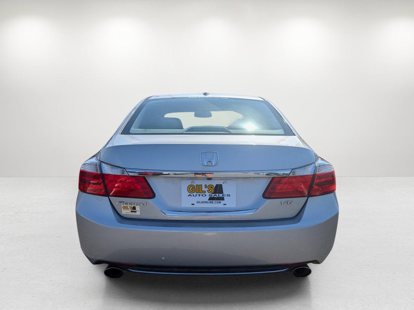 2015 Honda Accord Sedan EX-L (1HGCR3F82FA) with an Regular Unleaded V-6 3.5 L/212 engine, 6-Speed Automatic w/OD transmission, located at 3959 U.S. 80 W, Phenix City, AL, 36870, (334) 297-4885, 32.469296, -85.135185 - 2015 Honda Accord Sedan EX-L - Photo#5