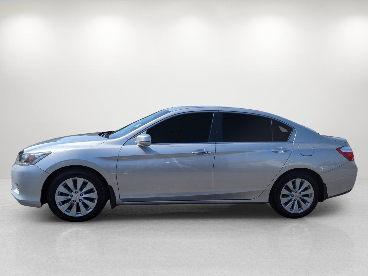 2015 Honda Accord Sedan EX-L (1HGCR3F82FA) with an Regular Unleaded V-6 3.5 L/212 engine, 6-Speed Automatic w/OD transmission, located at 3959 U.S. 80 W, Phenix City, AL, 36870, (334) 297-4885, 32.469296, -85.135185 - 2015 Honda Accord Sedan EX-L - Photo#7
