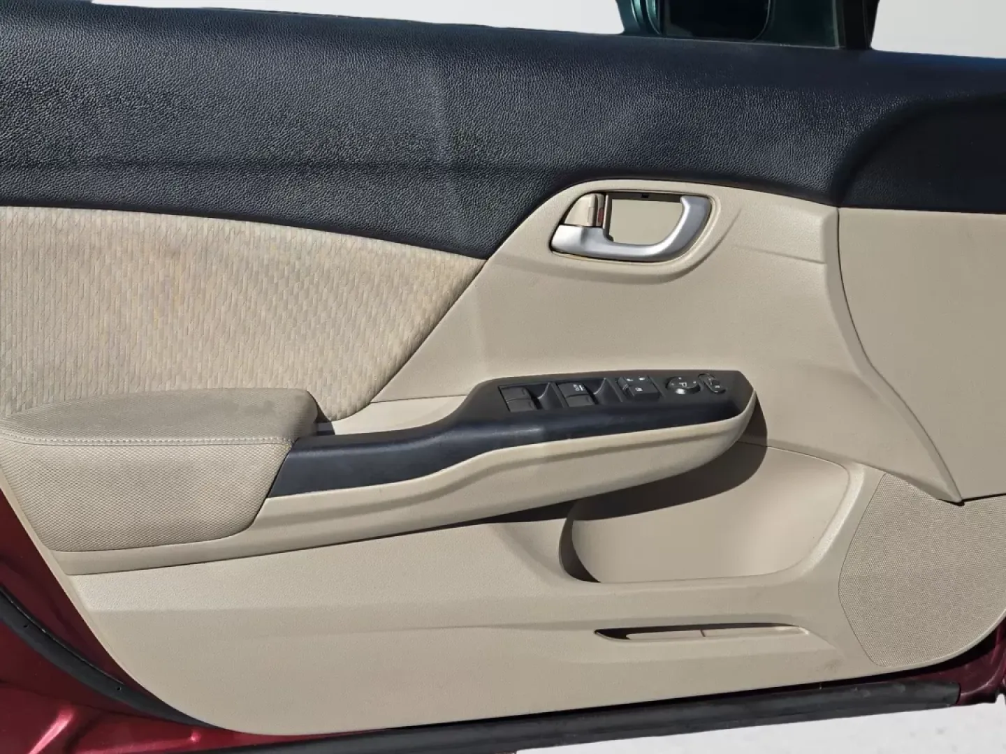 2015 Honda Civic Sedan LX (19XFB2F51FE) with an Other engine, located at 1430 Gateway Drive, Opelika, AL, 36801, (334) 239-0944, 32.637871, -85.409790 - Discover the perfect blend of reliability and affordability with the 2015 Honda Civic Sedan LX, available now at Gils Auto in Phenix City, AL. Whether you're commuting to work, running errands around town, or embarking on weekend adventures, this versatile sedan is designed for your lifestyle. With - Photo#9