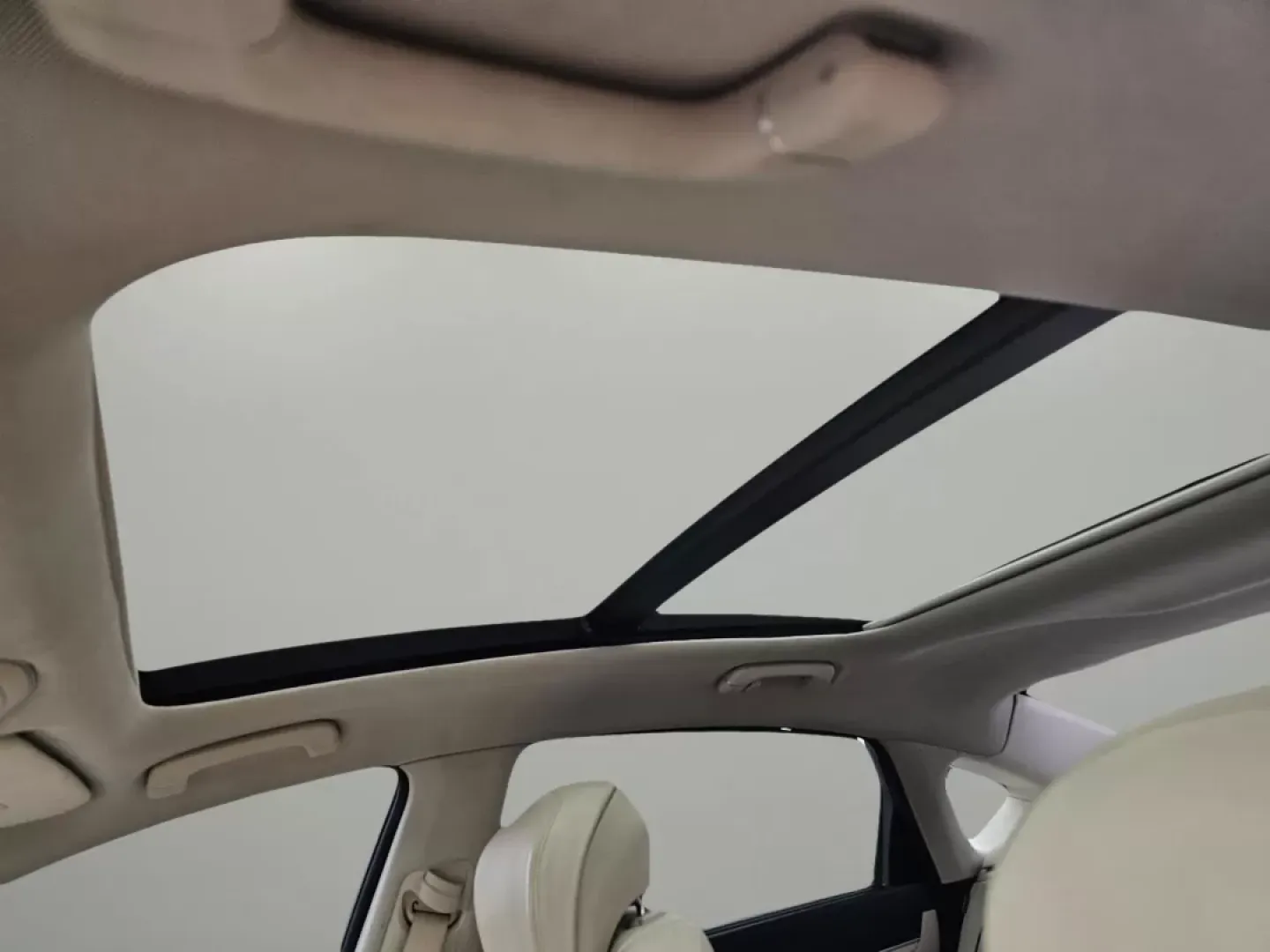 2015 /Ivory Hyundai Genesis 3.8L (KMHGN4JE8FU) with an Other engine, located at 3959 U.S. 80 W, Phenix City, AL, 36870, (334) 297-4885, 32.469296, -85.135185 - Embrace luxury and performance with this stunning 2015 Hyundai Genesis 3.8L, perfect for those seeking an elevated driving experience. Imagine cruising through the vibrant streets of Phenix City, AL, whether you're commuting to work, picking up the kids, or heading out for a weekend adventure. This - Photo#11