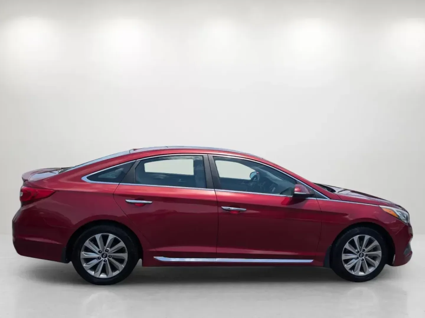 2015 /Gray Hyundai Sonata 2.4L Sport (5NPE34AF9FH) with an Regular Unleaded I-4 2.4 L/144 engine, 6-Speed Automatic w/OD transmission, located at 7000 Northlake Connector, Columbus, GA, 31904, (706) 987-8085, 32.524975, -84.978134 - 2015 Hyundai Sonata 2.4L Sport - Photo#3