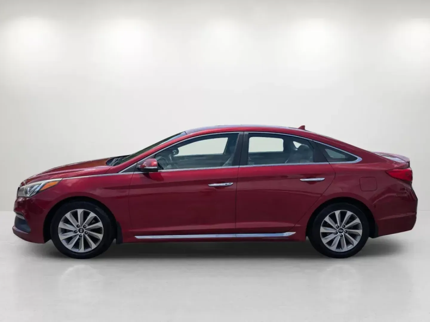 2015 /Gray Hyundai Sonata 2.4L Sport (5NPE34AF9FH) with an Regular Unleaded I-4 2.4 L/144 engine, 6-Speed Automatic w/OD transmission, located at 7000 Northlake Connector, Columbus, GA, 31904, (706) 987-8085, 32.524975, -84.978134 - 2015 Hyundai Sonata 2.4L Sport - Photo#7