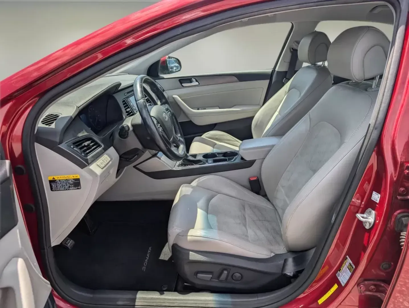 2015 /Gray Hyundai Sonata 2.4L Sport (5NPE34AF9FH) with an Regular Unleaded I-4 2.4 L/144 engine, 6-Speed Automatic w/OD transmission, located at 7000 Northlake Connector, Columbus, GA, 31904, (706) 987-8085, 32.524975, -84.978134 - 2015 Hyundai Sonata 2.4L Sport - Photo#9
