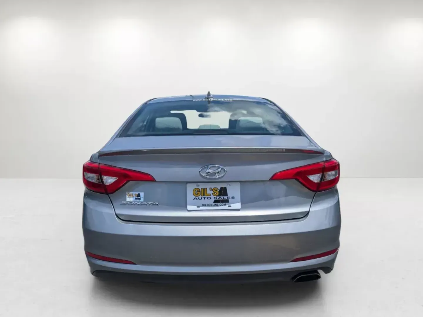 2015 /Gray Hyundai Sonata 2.4L SE (5NPE24AF5FH) with an Regular Unleaded I-4 2.4 L/144 engine, 6-Speed Automatic w/OD transmission, located at 3959 U.S. 80 W, Phenix City, AL, 36870, (334) 297-4885, 32.469296, -85.135185 - ### Elevate Your Everyday Commute with the 2015 Hyundai Sonata SE Available Now at Gils Auto!<br /> <br /> Are you ready to transform your daily drives into enjoyable experiences? Look no further than the 2015 Hyundai Sonata SE, now available at Gils Auto in Phenix City, AL. Whether you're commutin - Photo#5
