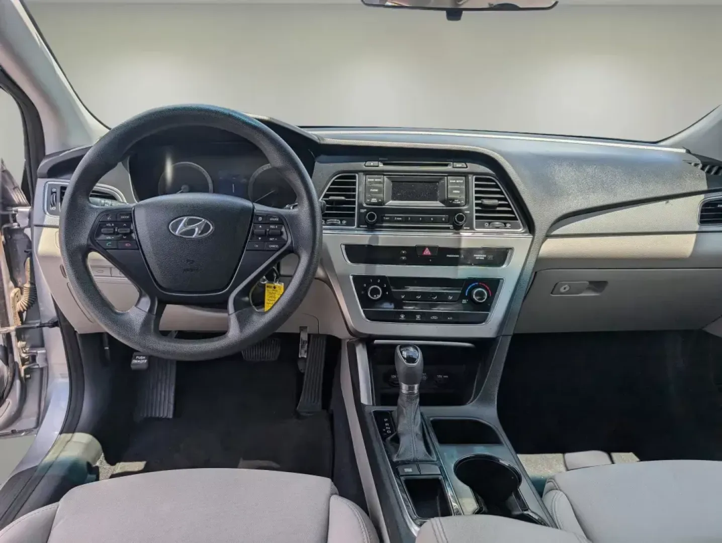 2015 /Gray Hyundai Sonata 2.4L SE (5NPE24AF5FH) with an Regular Unleaded I-4 2.4 L/144 engine, 6-Speed Automatic w/OD transmission, located at 3959 U.S. 80 W, Phenix City, AL, 36870, (334) 297-4885, 32.469296, -85.135185 - ### Elevate Your Everyday Commute with the 2015 Hyundai Sonata SE Available Now at Gils Auto!<br /> <br /> Are you ready to transform your daily drives into enjoyable experiences? Look no further than the 2015 Hyundai Sonata SE, now available at Gils Auto in Phenix City, AL. Whether you're commutin - Photo#11