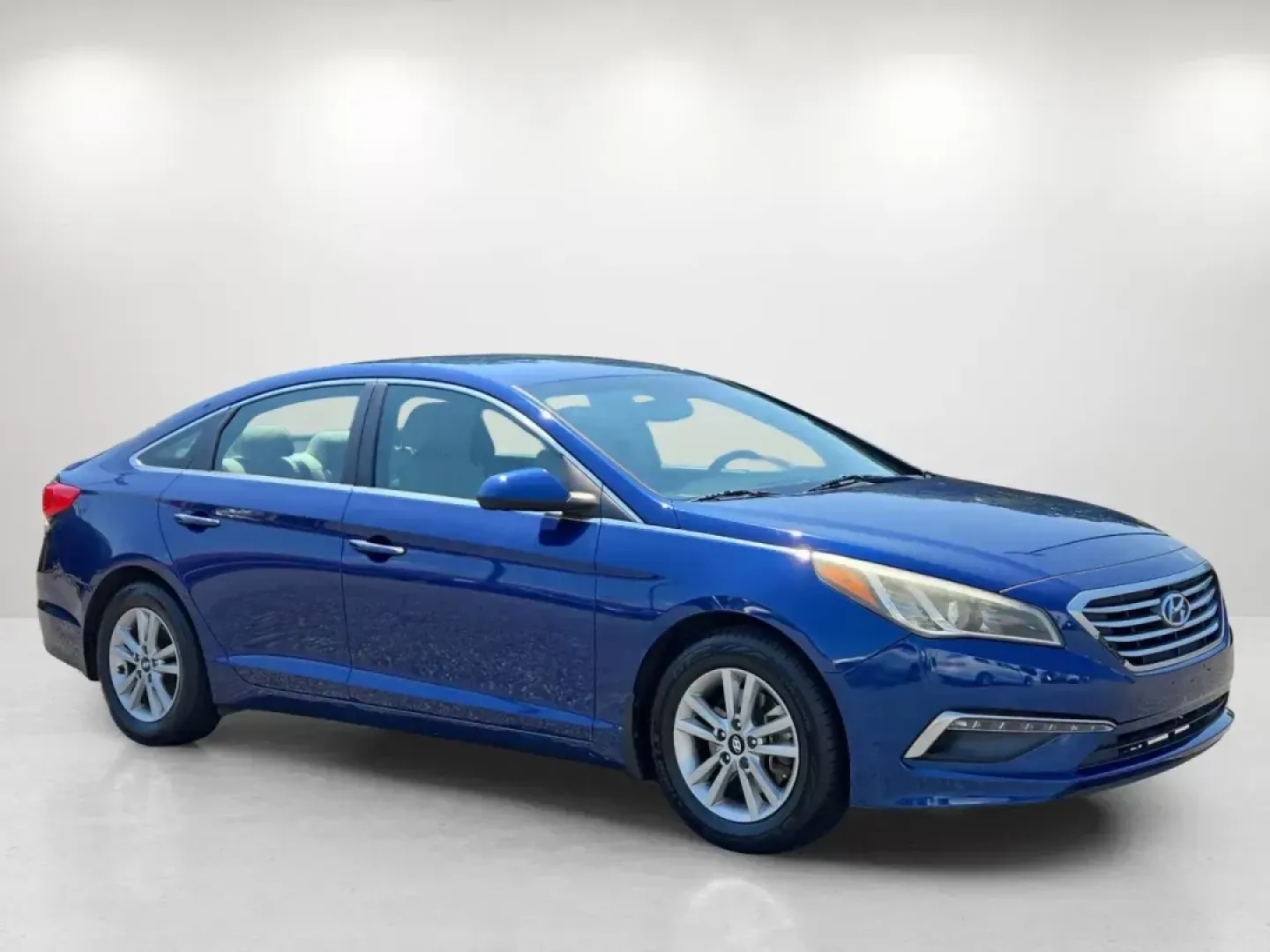 2015 /Gray Hyundai Sonata 2.4L SE (5NPE24AF7FH) with an Other engine, located at 1430 Gateway Drive, Opelika, AL, 36801, (334) 239-0944, 32.637871, -85.409790 - ### Cruise into Comfort with the 2015 Hyundai Sonata 2.4L SE at Gils Auto - Opelika<br /> <br /> Are you in the market for a reliable sedan that perfectly balances comfort, style, and efficiency? Look no further than the 2015 Hyundai Sonata 2.4L SE, an ideal vehicle for daily commuters, growing fami - Photo#2