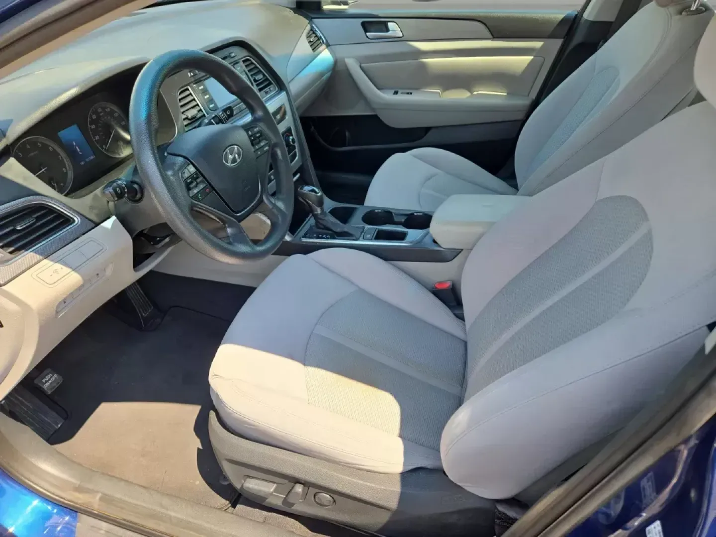 2015 /Gray Hyundai Sonata 2.4L SE (5NPE24AF7FH) with an Other engine, located at 1430 Gateway Drive, Opelika, AL, 36801, (334) 239-0944, 32.637871, -85.409790 - ### Cruise into Comfort with the 2015 Hyundai Sonata 2.4L SE at Gils Auto - Opelika<br /> <br /> Are you in the market for a reliable sedan that perfectly balances comfort, style, and efficiency? Look no further than the 2015 Hyundai Sonata 2.4L SE, an ideal vehicle for daily commuters, growing fami - Photo#11