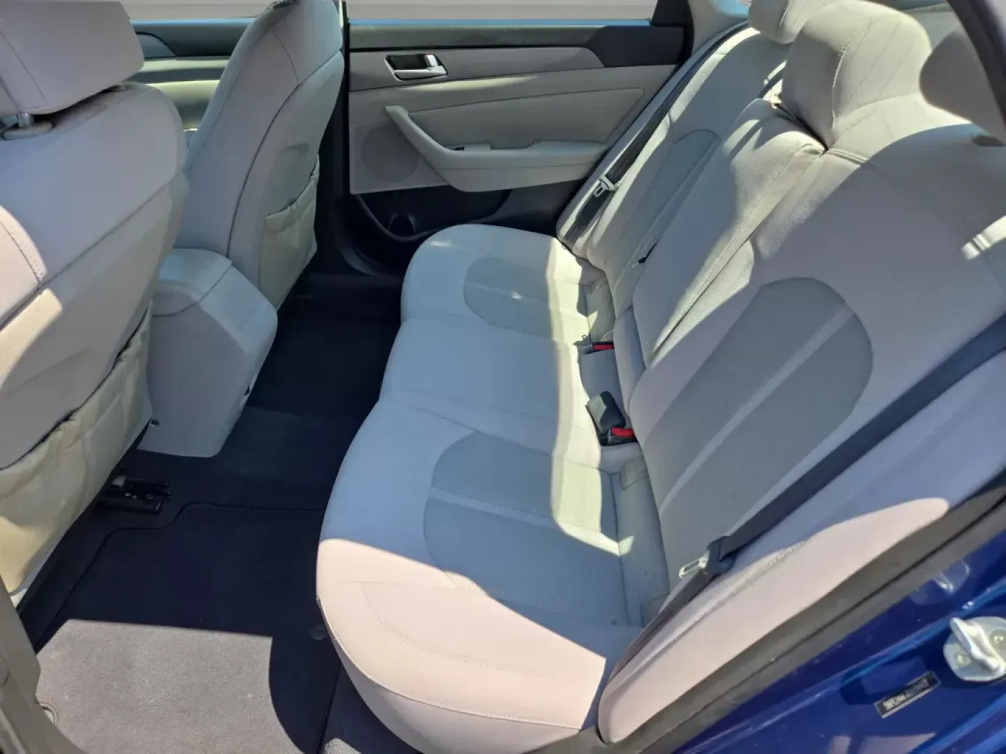 2015 /Gray Hyundai Sonata 2.4L SE (5NPE24AF7FH) with an Other engine, located at 1430 Gateway Drive, Opelika, AL, 36801, (334) 239-0944, 32.637871, -85.409790 - ### Cruise into Comfort with the 2015 Hyundai Sonata 2.4L SE at Gils Auto - Opelika<br /> <br /> Are you in the market for a reliable sedan that perfectly balances comfort, style, and efficiency? Look no further than the 2015 Hyundai Sonata 2.4L SE, an ideal vehicle for daily commuters, growing fami - Photo#12