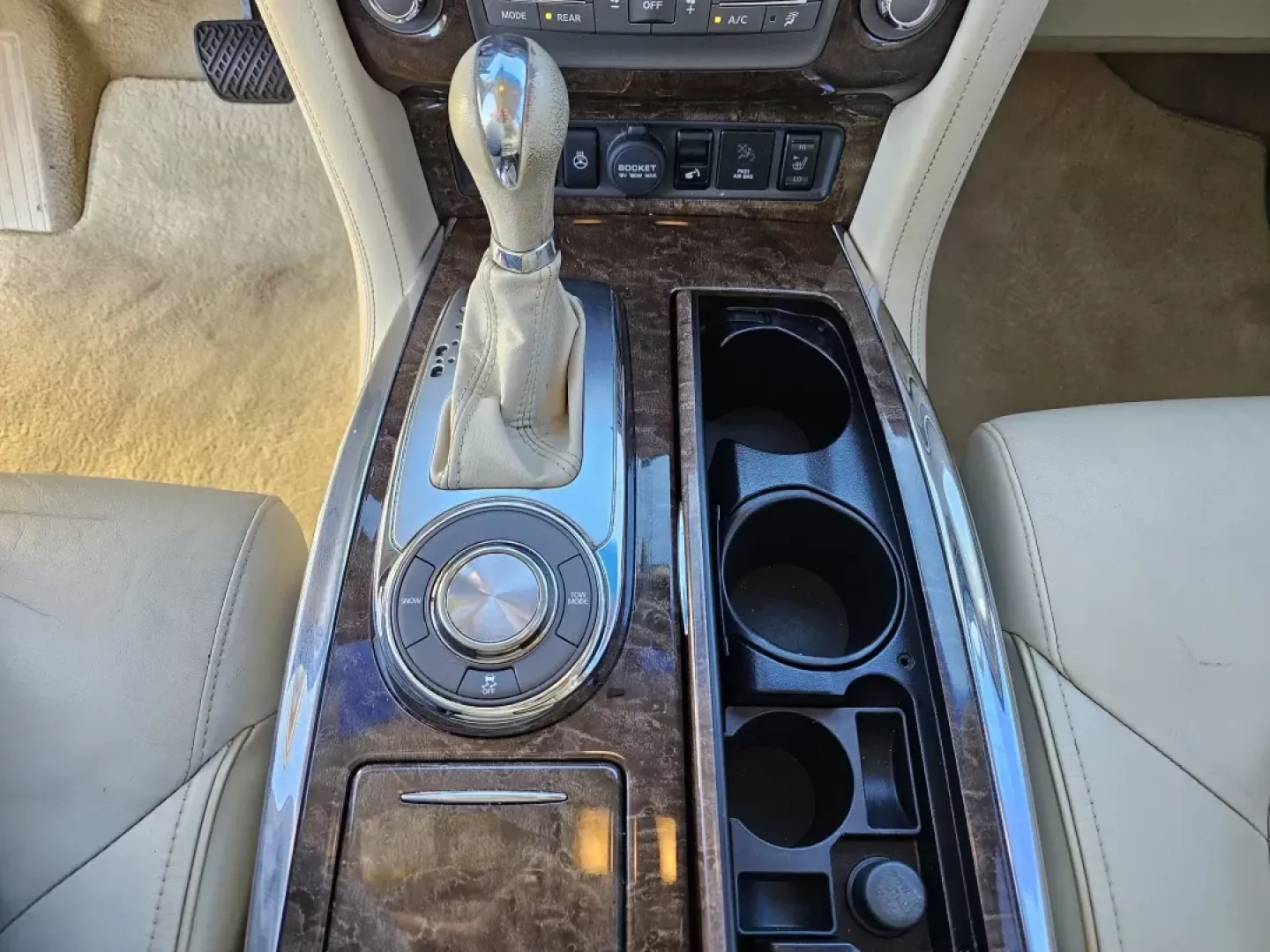 2015 /Wheat Infiniti QX80 (JN8AZ2NF6F9) with an Other engine, located at 3959 U.S. 80 W, Phenix City, AL, 36870, (334) 297-4885, 32.469296, -85.135185 - ### Experience Luxury and Adventure with the 2015 Infiniti QX80 at Gils Auto<br /> <br /> Are you searching for a vehicle that combines luxury with functionality, perfect for weekend getaways or daily commutes? Look no further than the stunning 2015 Infiniti QX80 available at Gils Auto in Phenix Cit - Photo#12