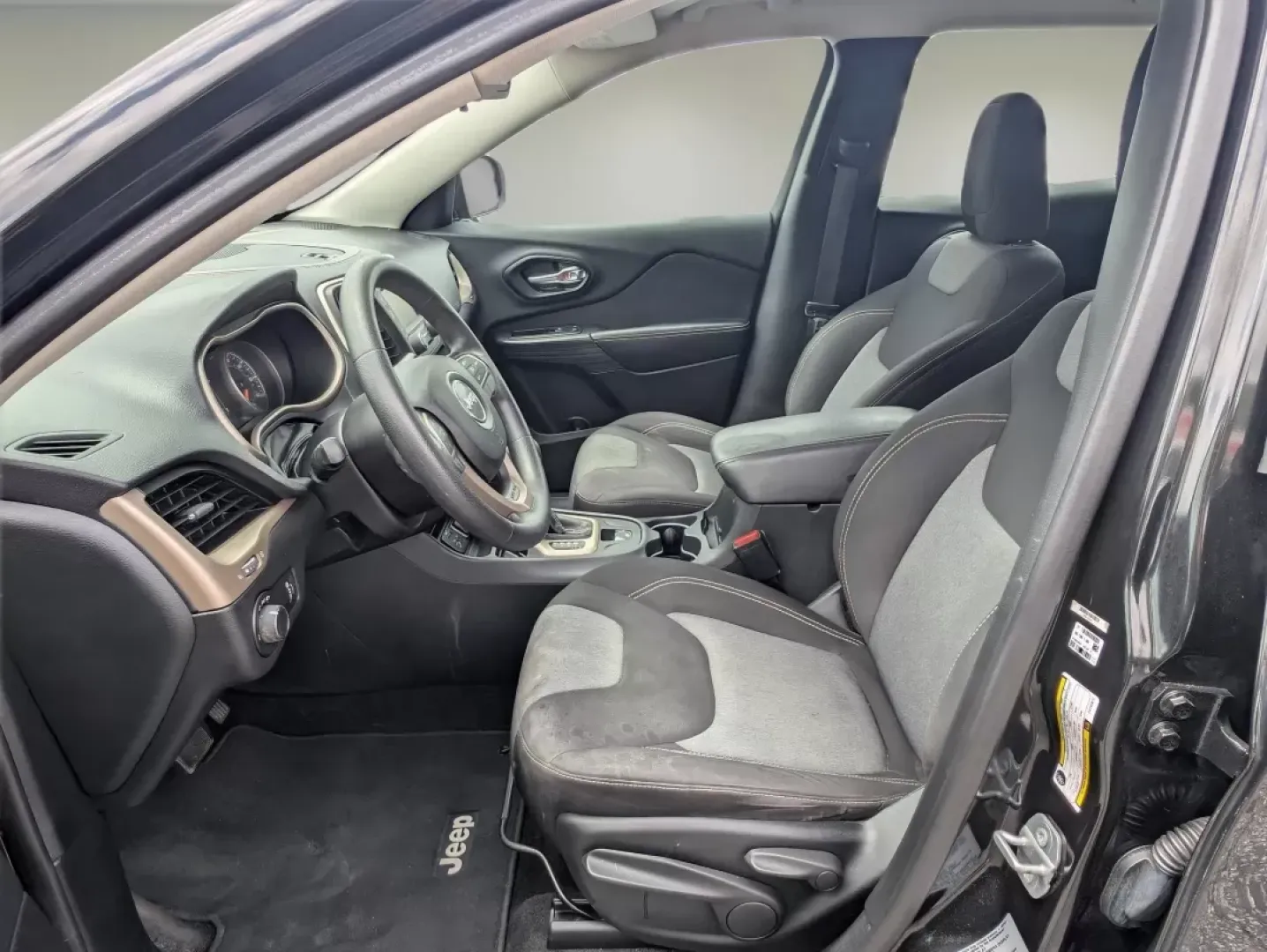 2015 /Black Jeep Cherokee Sport (1C4PJLAB8FW) with an Other engine, located at 5115 14th Ave., Columbus, GA, 31904, (706) 323-0345, 32.511494, -84.971046 - **Discover Adventure with the 2015 Jeep Cherokee Sport - Perfect for Your Next Journey!**<br /> <br /> Are you looking for a vehicle that can seamlessly transition from your daily commute to weekend getaways? The 2015 Jeep Cherokee Sport is your ideal companion, designed for those with an adventurou - Photo#9