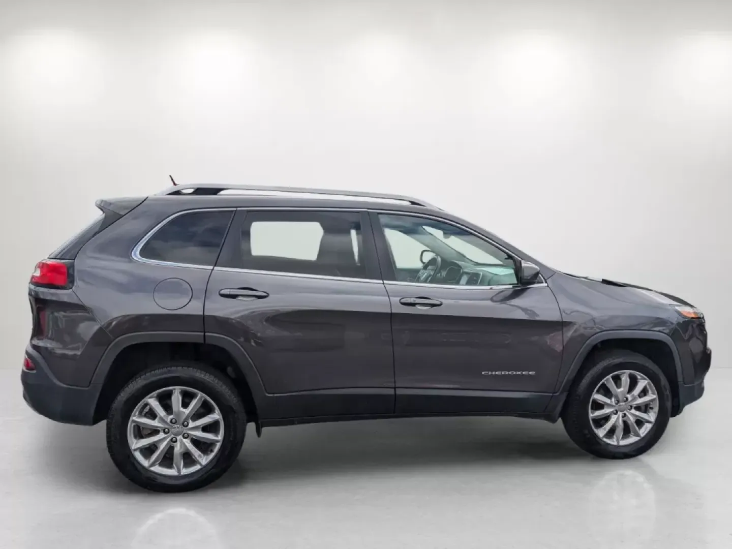 2015 /Lt Frost Beige/Black Jeep Cherokee Limited (1C4PJMDS6FW) with an Other engine, located at 3959 U.S. 80 W, Phenix City, AL, 36870, (334) 297-4885, 32.469296, -85.135185 - **Adventure Awaits with This 2015 Jeep Cherokee Limited at Gils Auto Phenix City, AL!**<br /> <br /> Whether you're a weekend warrior seeking thrills off the beaten path or a busy professional needing a reliable ride for daily commutes, this 2015 Jeep Cherokee Limited is perfectly suited for your l - Photo#3