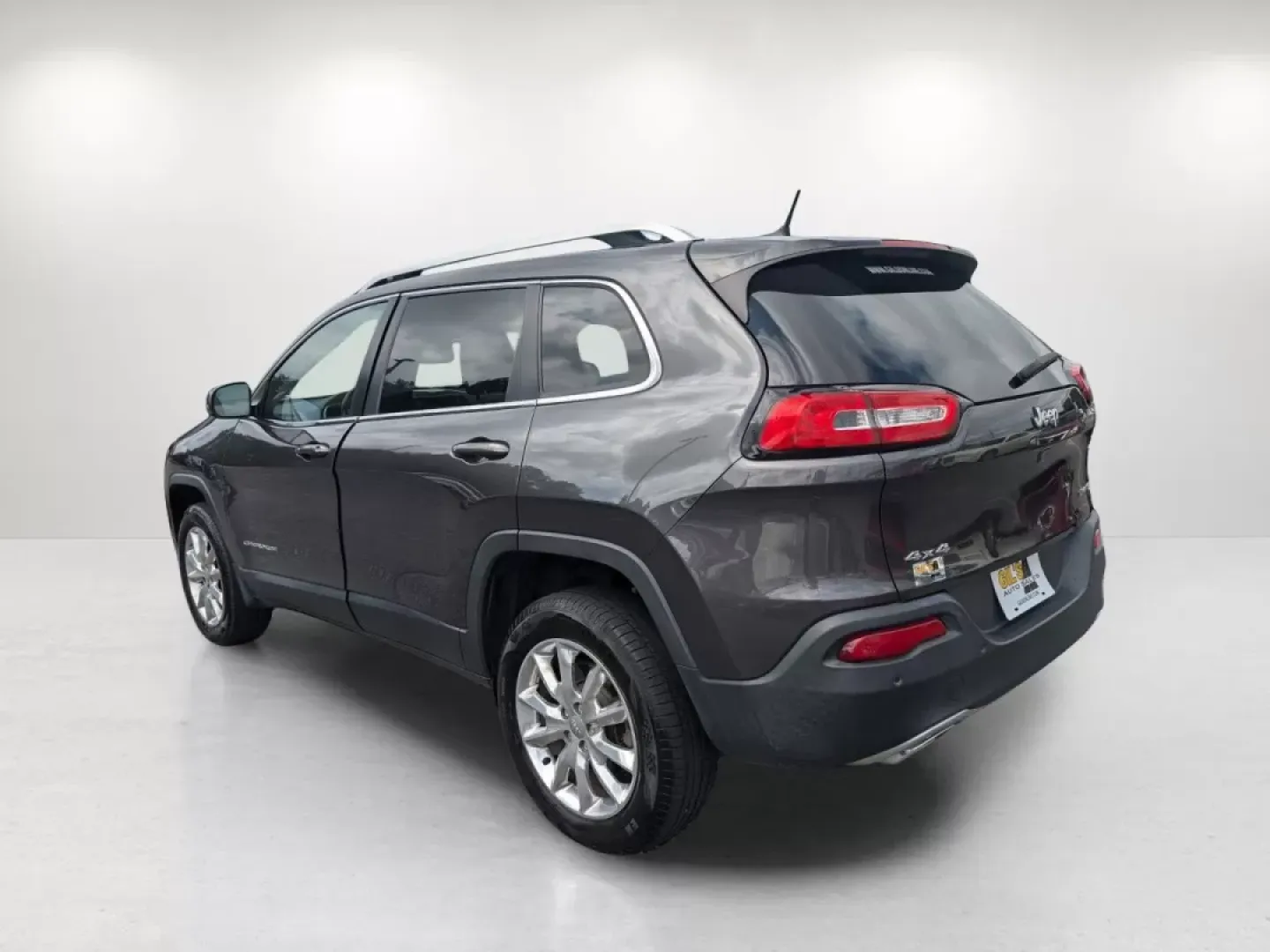 2015 /Lt Frost Beige/Black Jeep Cherokee Limited (1C4PJMDS6FW) with an Other engine, located at 3959 U.S. 80 W, Phenix City, AL, 36870, (334) 297-4885, 32.469296, -85.135185 - **Adventure Awaits with This 2015 Jeep Cherokee Limited at Gils Auto Phenix City, AL!**<br /> <br /> Whether you're a weekend warrior seeking thrills off the beaten path or a busy professional needing a reliable ride for daily commutes, this 2015 Jeep Cherokee Limited is perfectly suited for your l - Photo#6