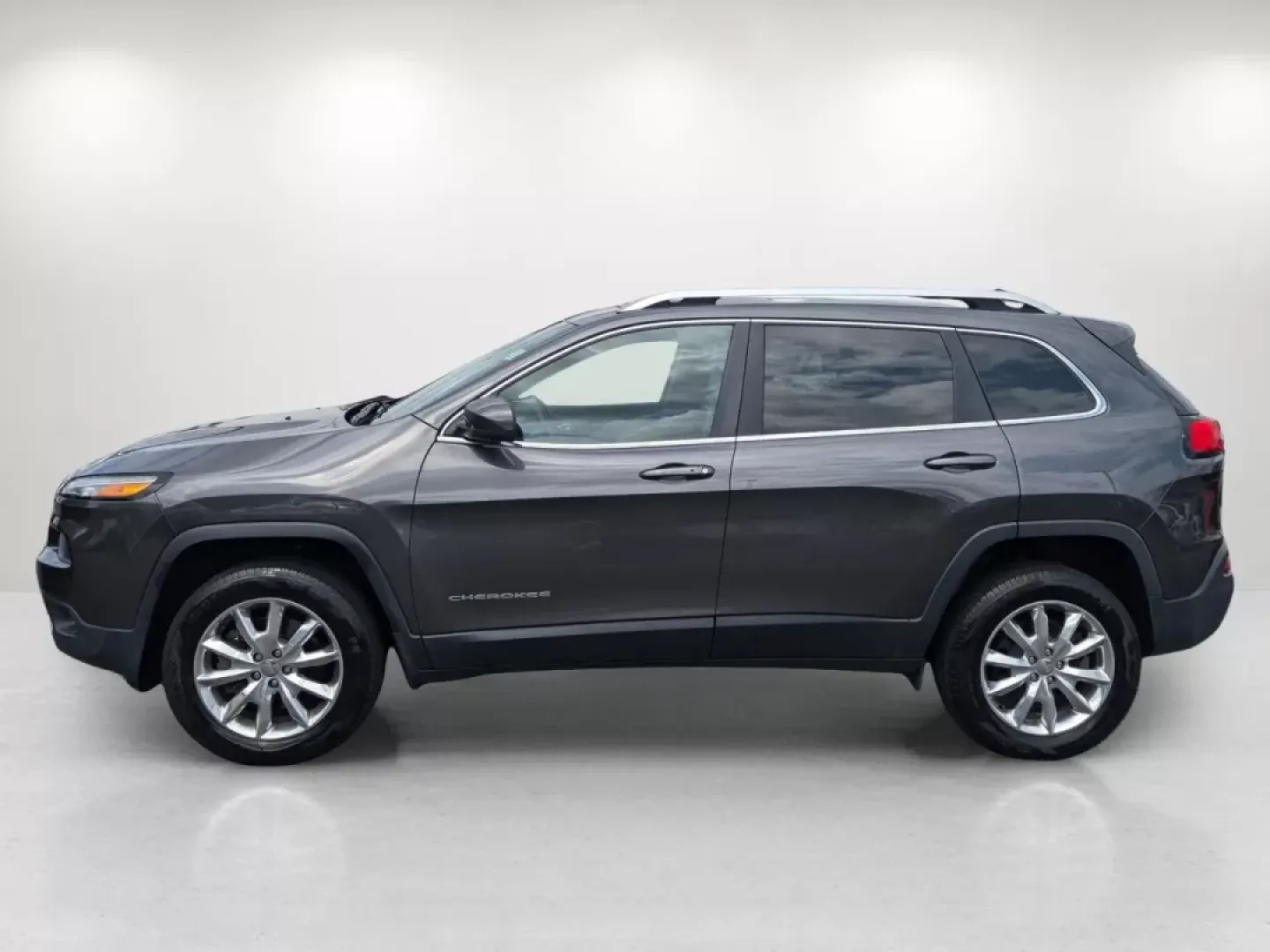 2015 /Lt Frost Beige/Black Jeep Cherokee Limited (1C4PJMDS6FW) with an Other engine, located at 3959 U.S. 80 W, Phenix City, AL, 36870, (334) 297-4885, 32.469296, -85.135185 - **Adventure Awaits with This 2015 Jeep Cherokee Limited at Gils Auto Phenix City, AL!**<br /> <br /> Whether you're a weekend warrior seeking thrills off the beaten path or a busy professional needing a reliable ride for daily commutes, this 2015 Jeep Cherokee Limited is perfectly suited for your l - Photo#7