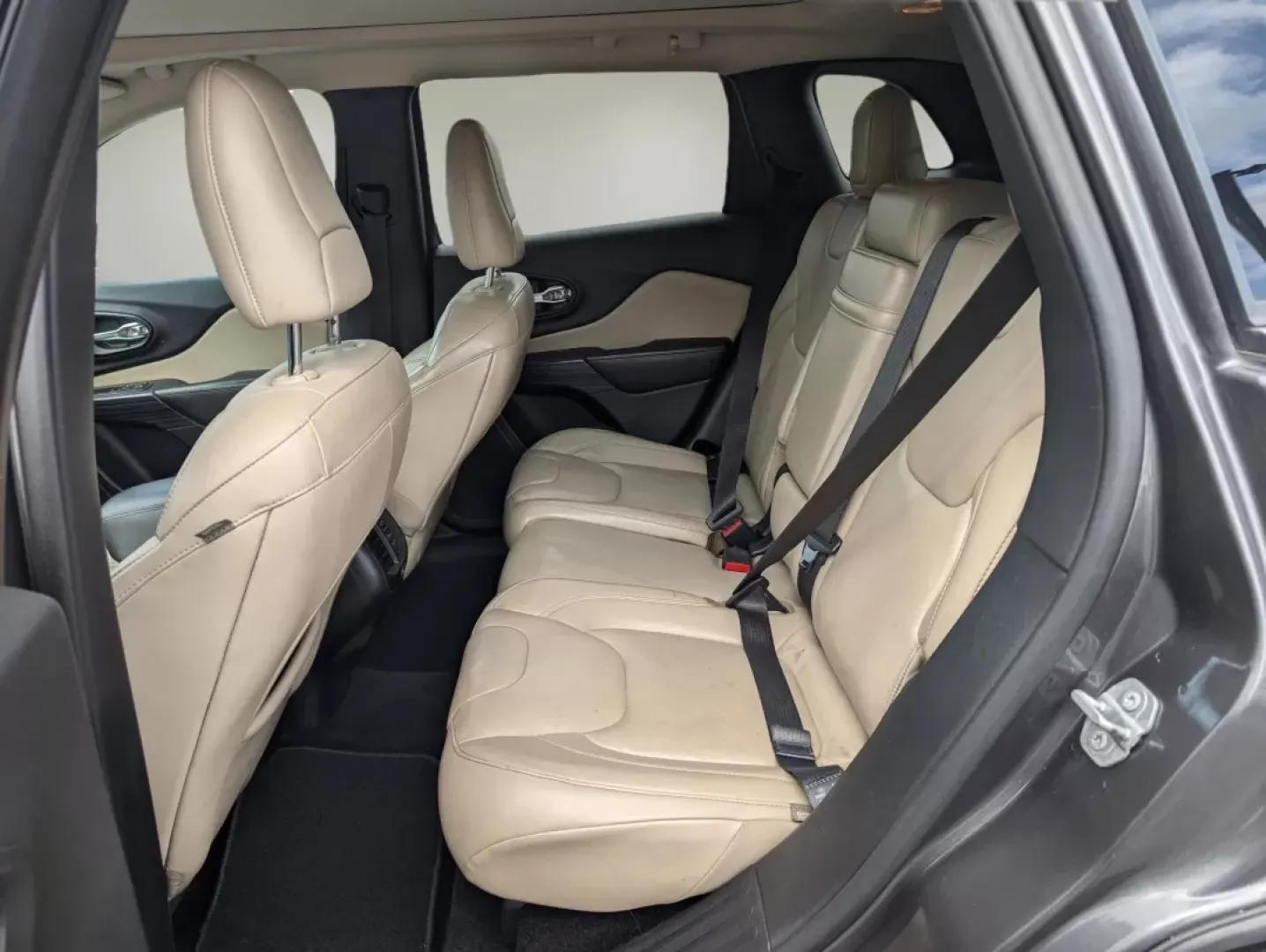 2015 /Lt Frost Beige/Black Jeep Cherokee Limited (1C4PJMDS6FW) with an Other engine, located at 3959 U.S. 80 W, Phenix City, AL, 36870, (334) 297-4885, 32.469296, -85.135185 - **Adventure Awaits with This 2015 Jeep Cherokee Limited at Gils Auto Phenix City, AL!**<br /> <br /> Whether you're a weekend warrior seeking thrills off the beaten path or a busy professional needing a reliable ride for daily commutes, this 2015 Jeep Cherokee Limited is perfectly suited for your l - Photo#10