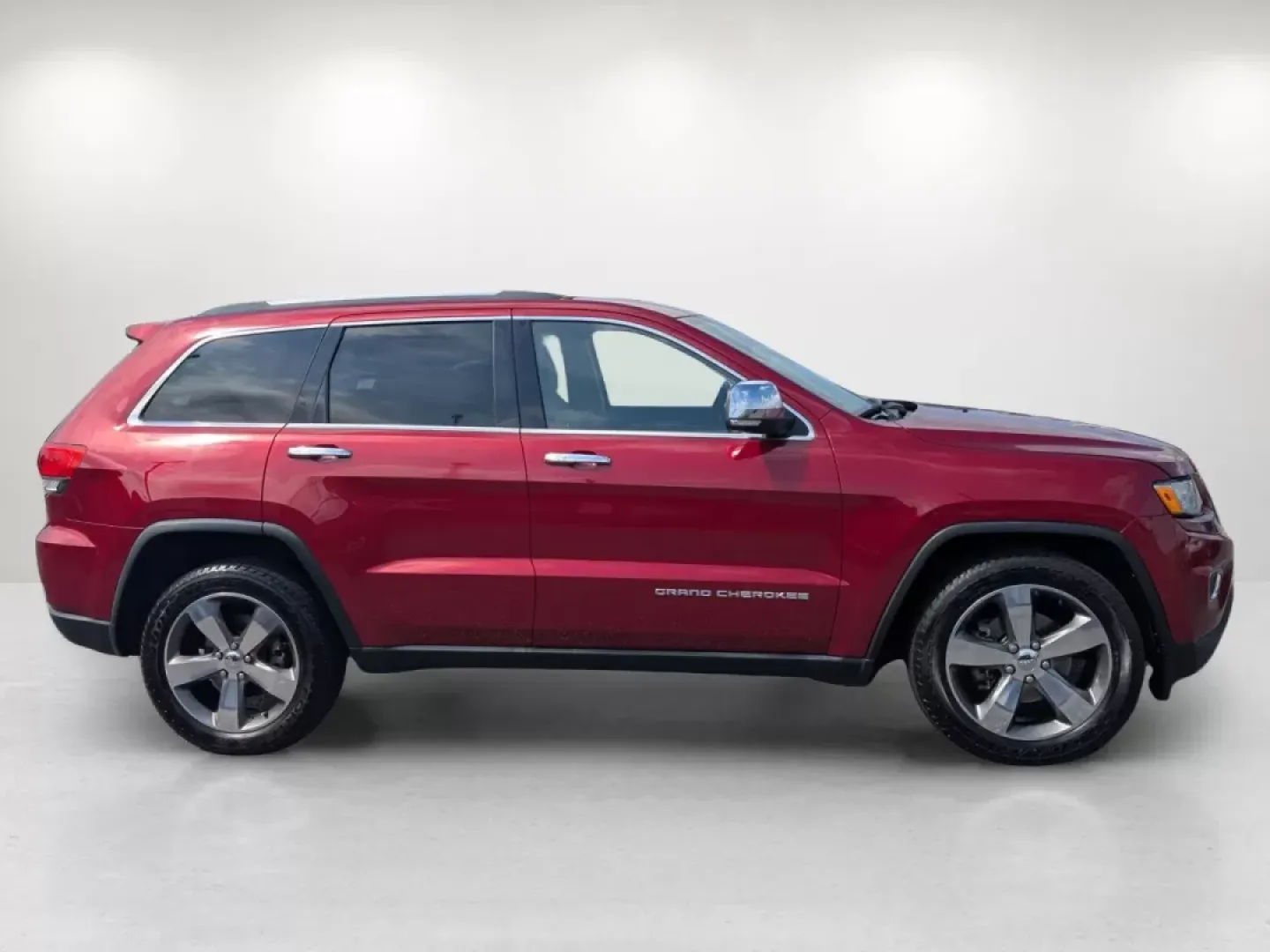 2015 /Lt Frost Beige/Black Jeep Grand Cherokee Limited (1C4RJEBG6FC) with an Other engine, located at 3959 U.S. 80 W, Phenix City, AL, 36870, (334) 297-4885, 32.469296, -85.135185 - Experience life's adventures with the 2015 Jeep Grand Cherokee Limited, available now at Gils Auto in Phenix City, AL. This sport utility vehicle is designed for those who seek freedom on the open road without compromising on comfort or style. Whether you're planning a weekend getaway or need a reli - Photo#4