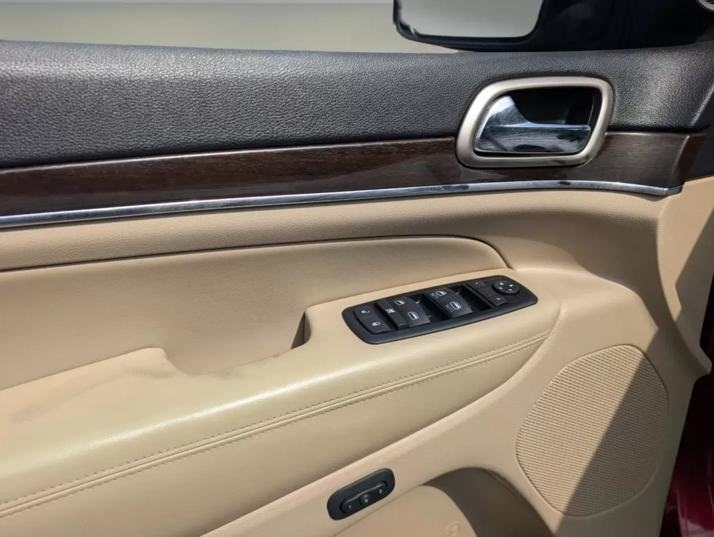 2015 /Lt Frost Beige/Black Jeep Grand Cherokee Limited (1C4RJEBG6FC) with an Other engine, located at 3959 U.S. 80 W, Phenix City, AL, 36870, (334) 297-4885, 32.469296, -85.135185 - Experience life's adventures with the 2015 Jeep Grand Cherokee Limited, available now at Gils Auto in Phenix City, AL. This sport utility vehicle is designed for those who seek freedom on the open road without compromising on comfort or style. Whether you're planning a weekend getaway or need a reli - Photo#9