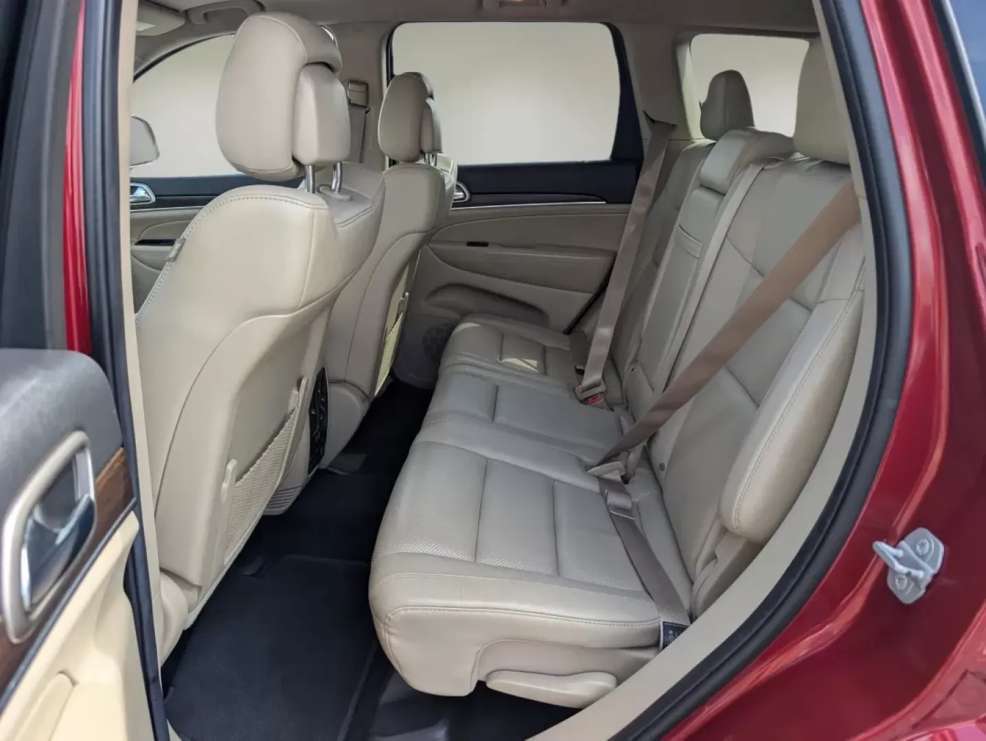 2015 /Lt Frost Beige/Black Jeep Grand Cherokee Limited (1C4RJEBG6FC) with an Other engine, located at 3959 U.S. 80 W, Phenix City, AL, 36870, (334) 297-4885, 32.469296, -85.135185 - Experience life's adventures with the 2015 Jeep Grand Cherokee Limited, available now at Gils Auto in Phenix City, AL. This sport utility vehicle is designed for those who seek freedom on the open road without compromising on comfort or style. Whether you're planning a weekend getaway or need a reli - Photo#11
