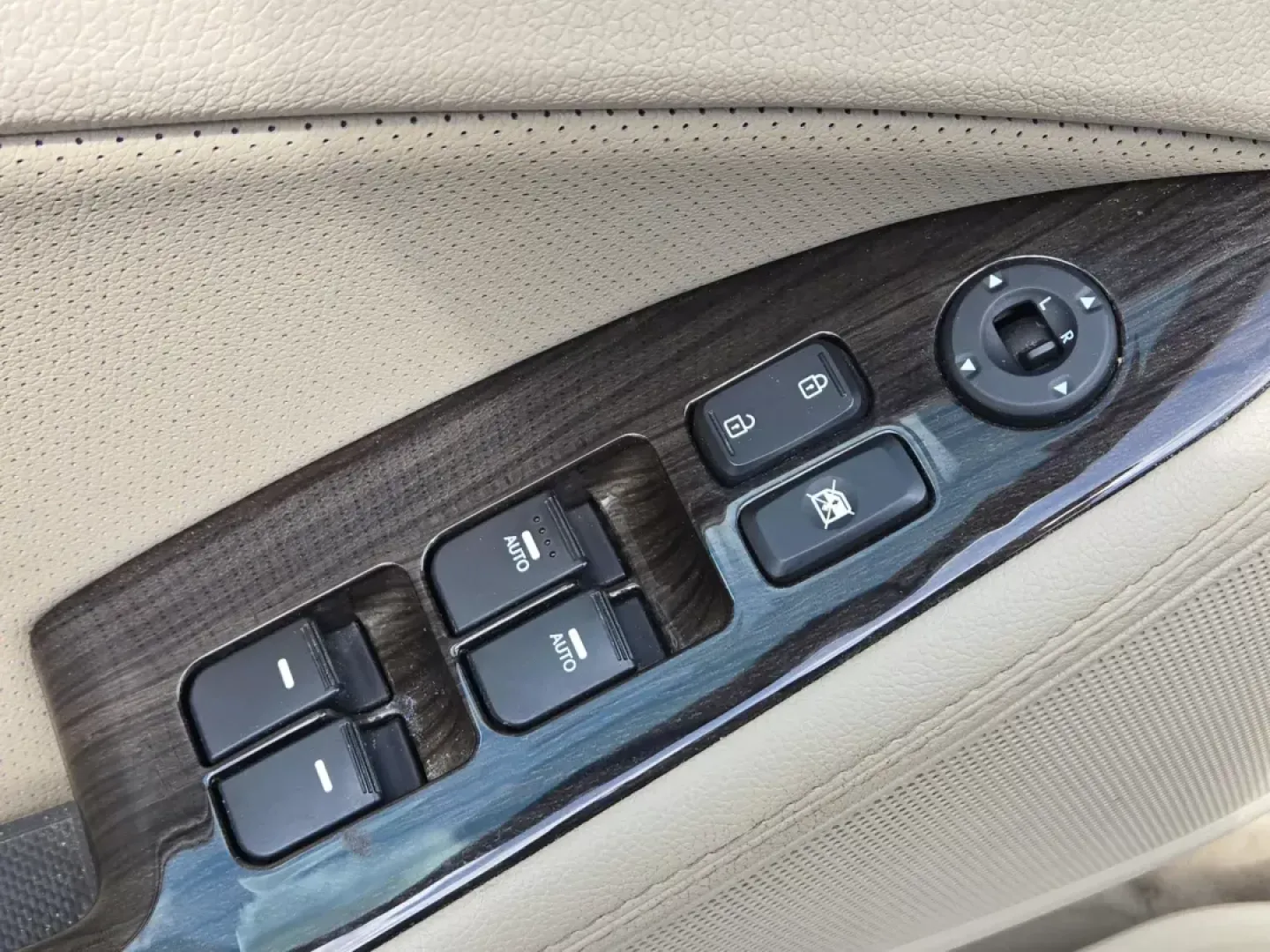 2015 /Beige Kia Optima EX (5XXGN4A74FG) with an Other engine, located at 521 Old Farm Lane Rd, Prattville, AL, 36066, (334) 325-1505, 32.482460, -86.416367 - **Discover Your Next Adventure with the 2015 Kia Optima EX Perfect for Family Road Trips and Daily Commutes!**<br /> <br /> Are you in search of a reliable sedan that suits both your family outings and everyday drives? Look no further! Gils Auto in Prattville, AL, proudly presents this impressive 2 - Photo#10