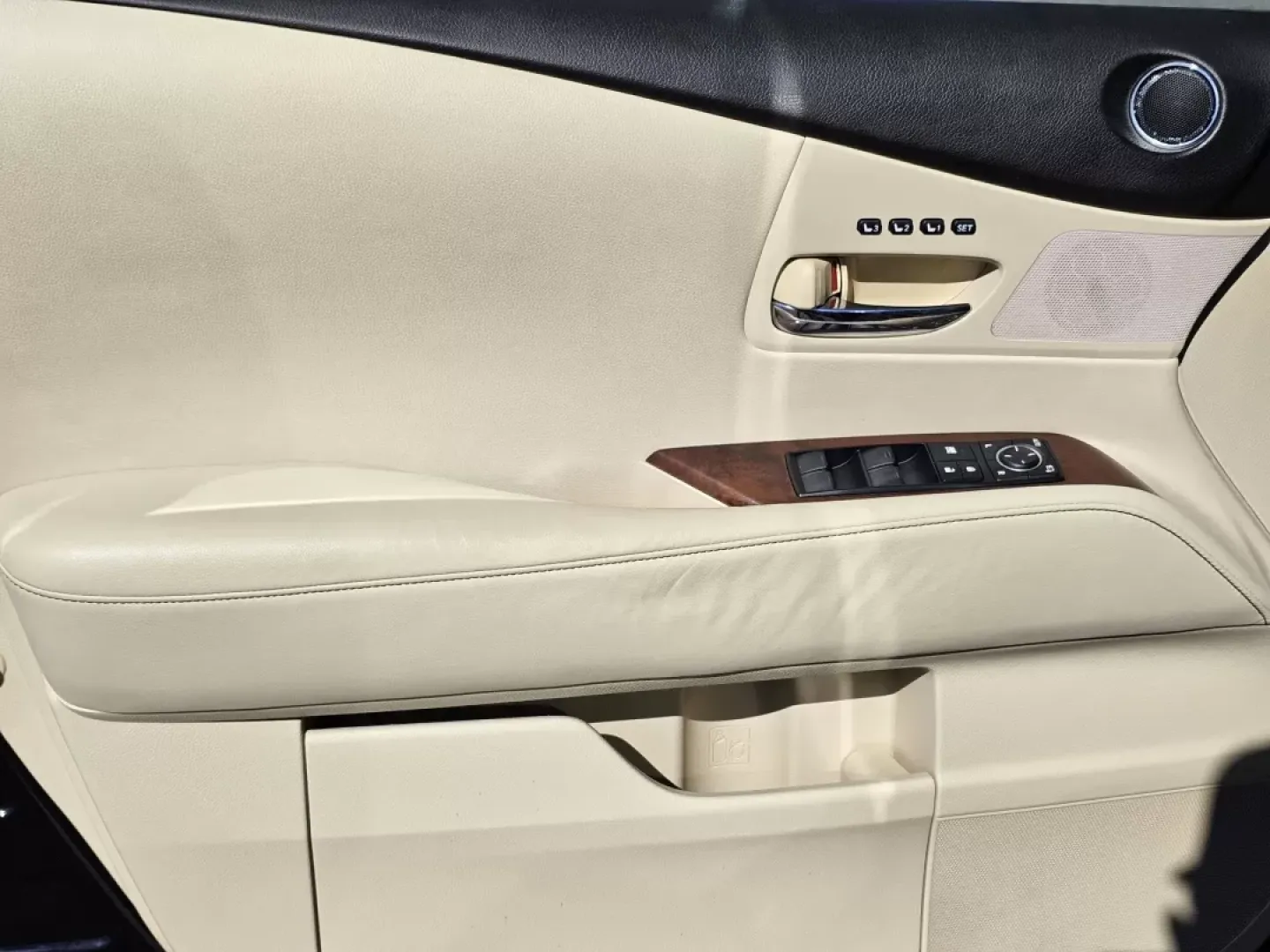 2015 Lexus RX 350 (2T2ZK1BA0FC) with an Other engine, located at 5115 14th Ave., Columbus, GA, 31904, (706) 323-0345, 32.511494, -84.971046 - Elevate your lifestyle with the 2015 Lexus RX 350, a luxurious SUV perfectly suited for growing families, busy commuters, or anyone seeking stylish comfort on their travels. With its sleek black exterior and spacious interior, this vehicle is more than just a mode of transportation; it's a lifestyle - Photo#8