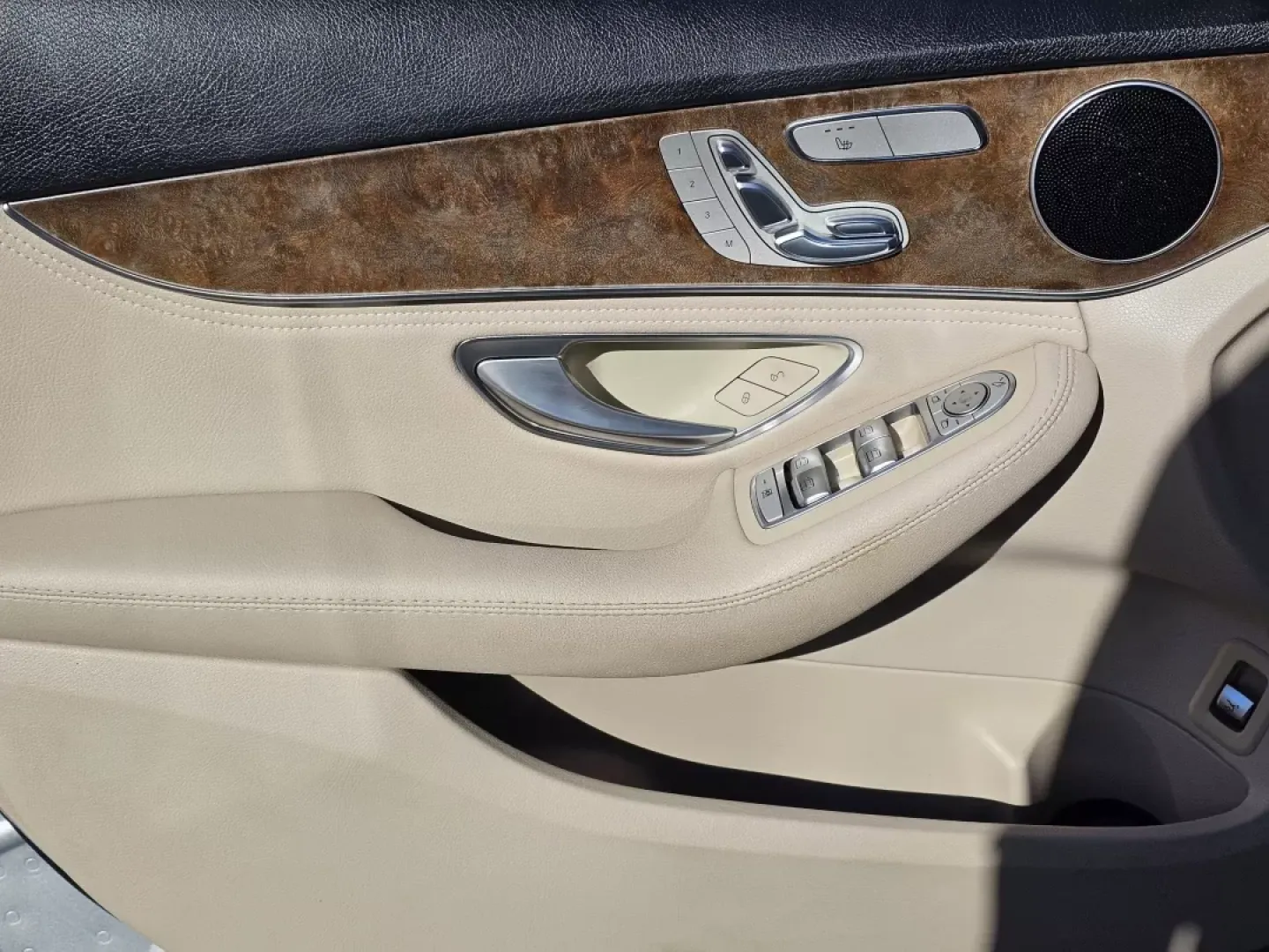 2015 Mercedes-Benz C-Class C 300 (55SWF4JB7FU) with an Other engine, located at 804 22nd Ave, Phenix City, AL, 36870, (334) 297-1860, 32.484749, -85.024475 - **Elevate Your Daily Commute with the 2015 Mercedes-Benz C-Class at Gils Auto!**<br /> <br /> Transform your daily drive into a luxurious experience with this stunning 2015 Mercedes-Benz C-Class, now available at Gils Auto in Phenix City, AL. This elegant sedan not only exudes sophistication but is - Photo#8