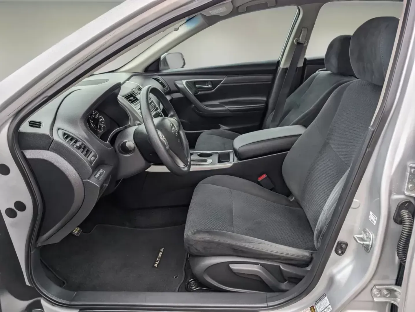2015 /Charcoal Nissan Altima 2.5 (1N4AL3AP8FC) with an Regular Unleaded I-4 2.5 L/152 engine, 1-Speed CVT w/OD transmission, located at 5115 14th Ave., Columbus, GA, 31904, (706) 323-0345, 32.511494, -84.971046 - 2015 Nissan Altima 2.5 - Photo#9