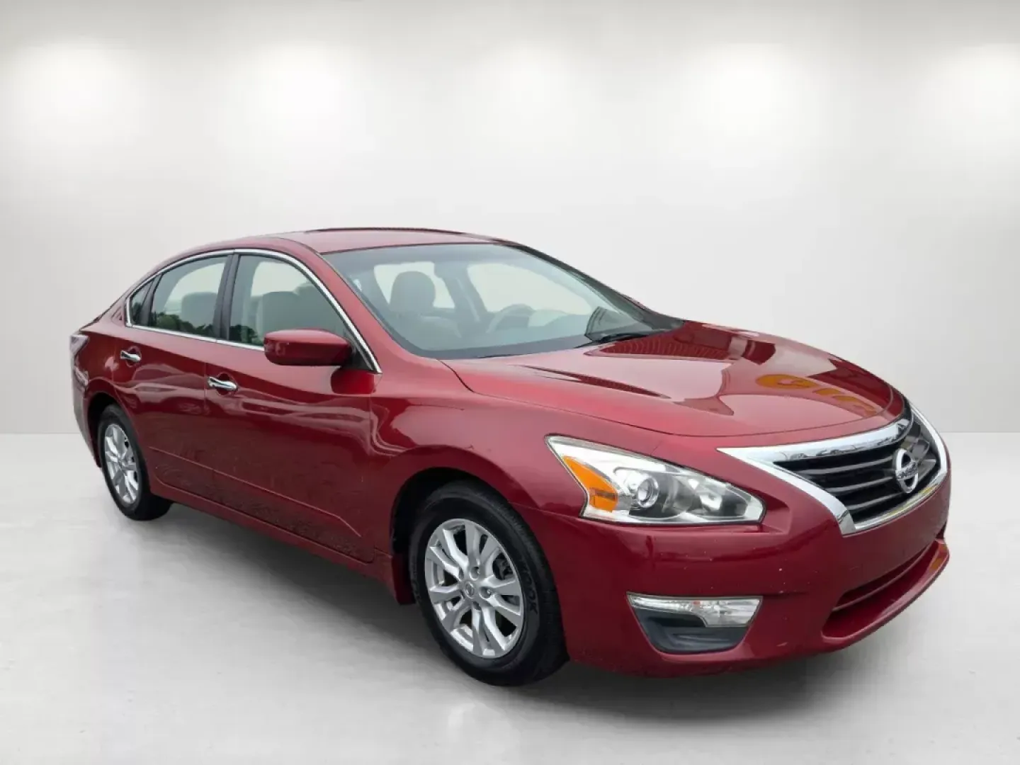 2015 /Beige Nissan Altima 2.5 S (1N4AL3AP4FC) with an Regular Unleaded I-4 2.5 L/152 engine, 1-Speed CVT w/OD transmission, located at 1430 Gateway Drive, Opelika, AL, 36801, (334) 239-0944, 32.637871, -85.409790 - 2015 Nissan Altima 2.5 S - Photo#2