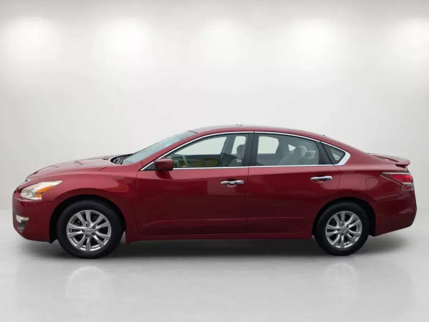 2015 /Beige Nissan Altima 2.5 S (1N4AL3AP4FC) with an Regular Unleaded I-4 2.5 L/152 engine, 1-Speed CVT w/OD transmission, located at 1430 Gateway Drive, Opelika, AL, 36801, (334) 239-0944, 32.637871, -85.409790 - 2015 Nissan Altima 2.5 S - Photo#7