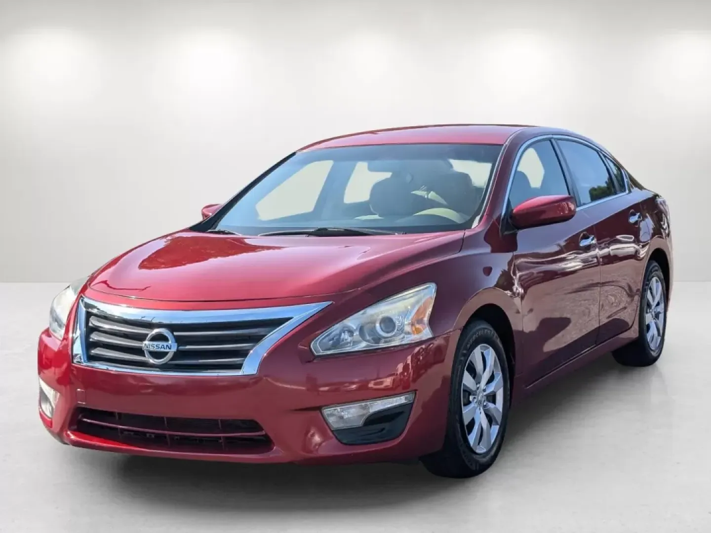 2015 Nissan Altima 2.5 S (1N4AL3AP1FN) with an Other engine, located at 1430 Gateway Drive, Opelika, AL, 36801, (334) 239-0944, 32.637871, -85.409790 - Elevate your daily drive with this stylish and reliable 2015 Nissan Altima, perfect for budget-conscious buyers looking for a dependable sedan that doesn't compromise on comfort or performance. At Gils Auto, located at 3959 U.S. 80 W, Phenix City, AL 36870, we specialize in providing a wide range of - Photo#0