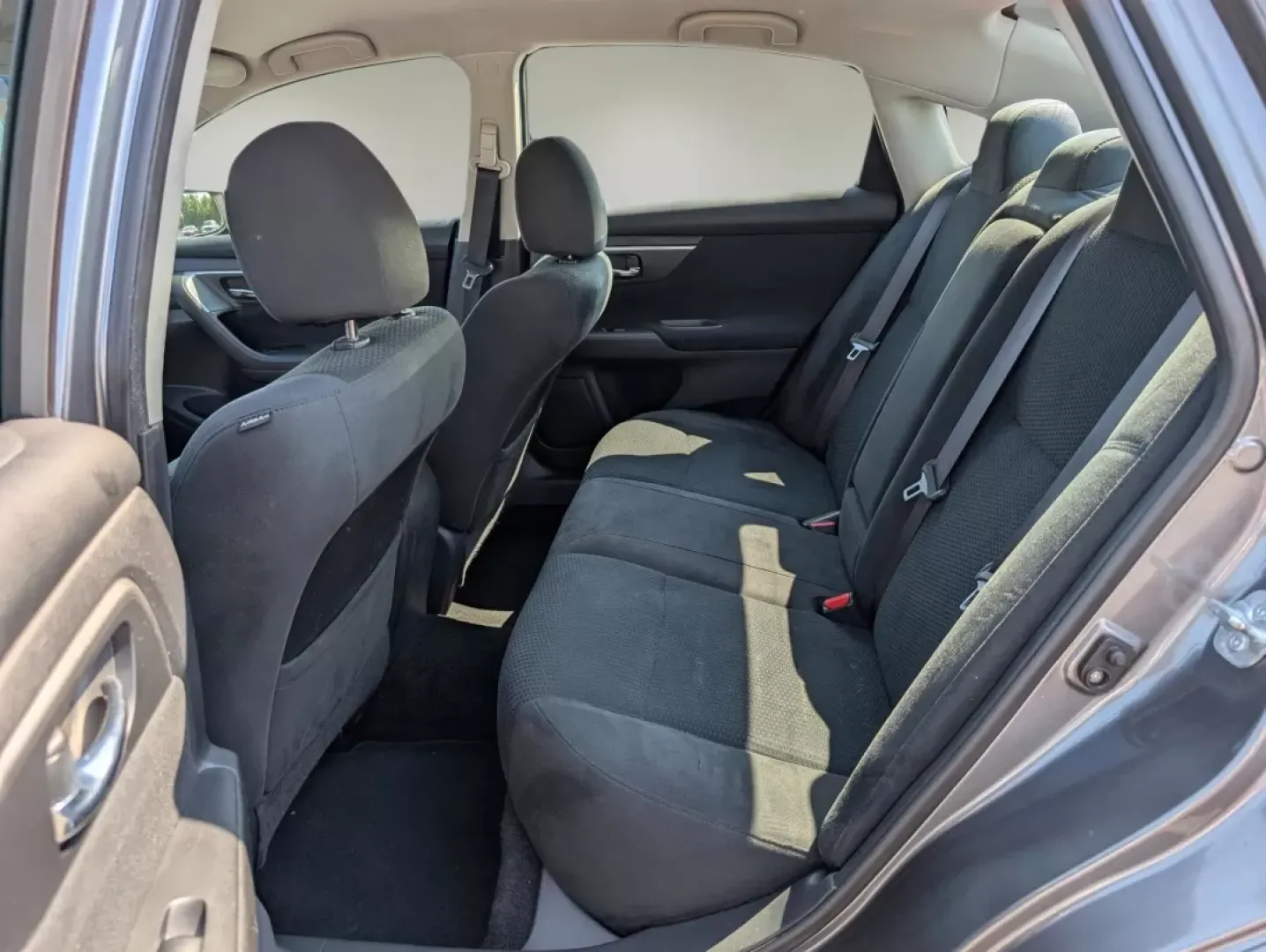 2015 /Charcoal Nissan Altima 2.5 SV (1N4AL3AP6FC) with an Other engine, located at 1430 Gateway Drive, Opelika, AL, 36801, (334) 239-0944, 32.637871, -85.409790 - **Elevate Your Daily Drive with the 2015 Nissan Altima 2.5 SV at Gils Auto Perfect for Commuters and Families Alike!**<br /> <br /> Are you tired of your daily commute, longing for a vehicle that combines style, comfort, and reliability? Look no further! The 2015 Nissan Altima 2.5 SV available at G - Photo#10