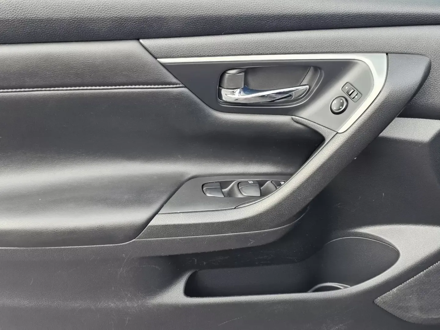 2015 /Charcoal Nissan Altima 2.5 S (1N4AL3AP3FC) with an Other engine, located at 804 22nd Ave, Phenix City, AL, 36870, (334) 297-1860, 32.484749, -85.024475 - Elevate your daily commute or weekend adventures with the perfect blend of style, comfort, and reliability the 2015 Nissan Altima 2.5 S. This sedan isn't just a vehicle; it's a lifestyle choice that caters to professionals, families, and anyone who values a smooth ride. With its impressive fuel eff - Photo#8