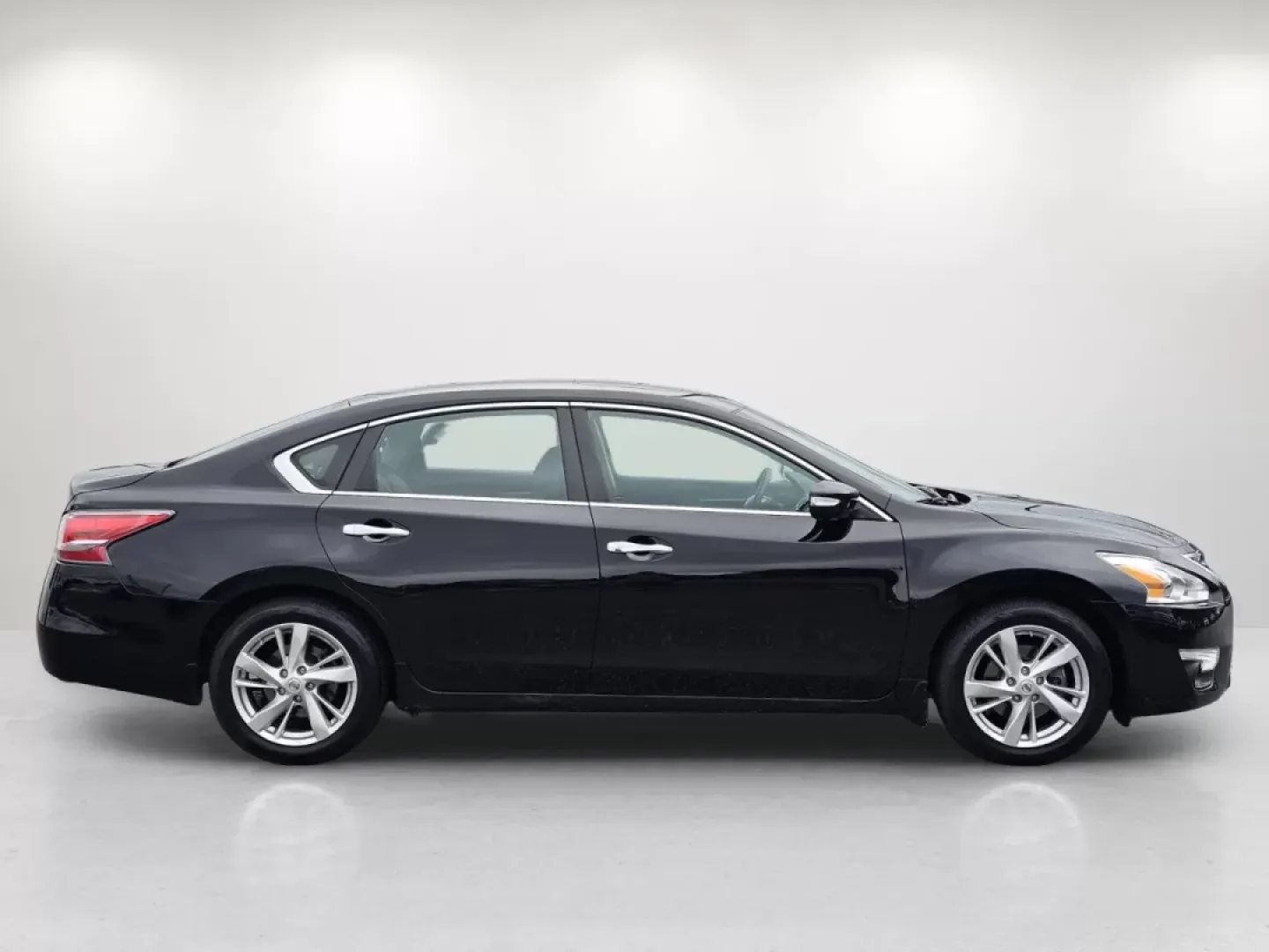2015 /Charcoal Nissan Altima 2.5 SL (1N4AL3AP5FC) with an Other engine, located at 3959 U.S. 80 W, Phenix City, AL, 36870, (334) 297-4885, 32.469296, -85.135185 - ### Discover Your Next Adventure with the 2015 Nissan Altima 2.5 SL at Gils Auto!<br /> <br /> Are you searching for a reliable vehicle that combines style, comfort, and advanced technology? Look no further! The 2015 Nissan Altima 2.5 SL is perfect for those long commutes or weekend getaways, provid - Photo#4