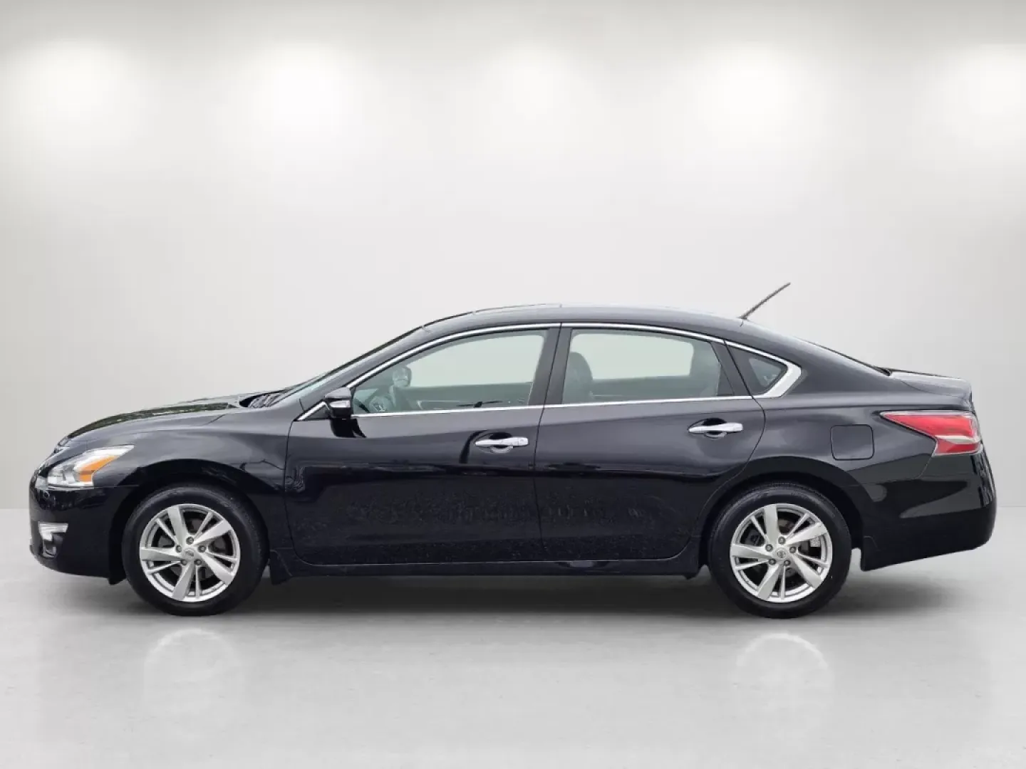 2015 /Charcoal Nissan Altima 2.5 SL (1N4AL3AP5FC) with an Other engine, located at 3959 U.S. 80 W, Phenix City, AL, 36870, (334) 297-4885, 32.469296, -85.135185 - ### Discover Your Next Adventure with the 2015 Nissan Altima 2.5 SL at Gils Auto!<br /> <br /> Are you searching for a reliable vehicle that combines style, comfort, and advanced technology? Look no further! The 2015 Nissan Altima 2.5 SL is perfect for those long commutes or weekend getaways, provid - Photo#8