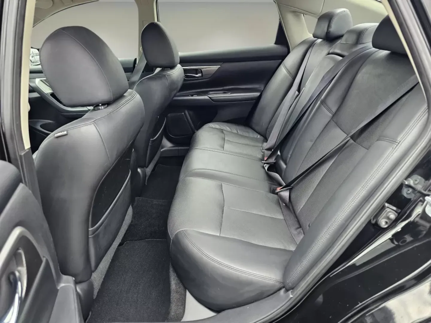 2015 /Charcoal Nissan Altima 2.5 SL (1N4AL3AP5FC) with an Other engine, located at 3959 U.S. 80 W, Phenix City, AL, 36870, (334) 297-4885, 32.469296, -85.135185 - ### Discover Your Next Adventure with the 2015 Nissan Altima 2.5 SL at Gils Auto!<br /> <br /> Are you searching for a reliable vehicle that combines style, comfort, and advanced technology? Look no further! The 2015 Nissan Altima 2.5 SL is perfect for those long commutes or weekend getaways, provid - Photo#15