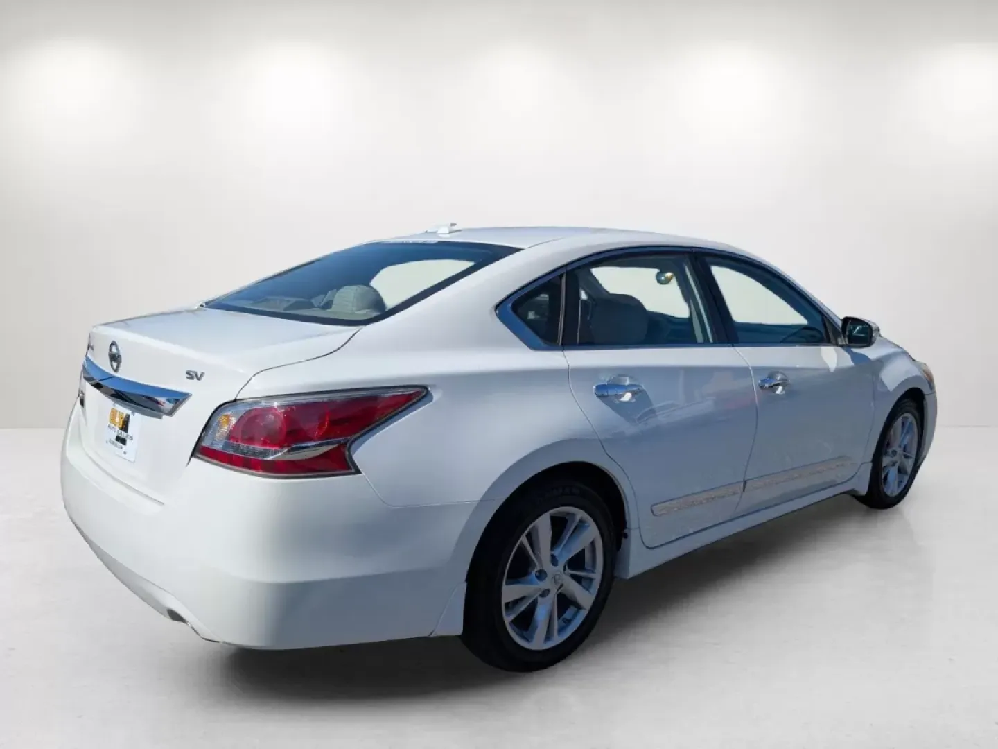 2015 /Beige Nissan Altima 2.5 SV (1N4AL3AP5FC) with an Other engine, located at 521 Old Farm Lane Rd, Prattville, AL, 36066, (334) 325-1505, 32.482460, -86.416367 - **Drive Your Future with the 2015 Nissan Altima Perfect for Your Lifestyle!**<br /> <br /> Are you in search of a reliable sedan that complements your lifestyle, whether it's daily commuting, family road trips, or simply navigating the urban landscape of Phenix City? Look no further! Gils Auto in P - Photo#4