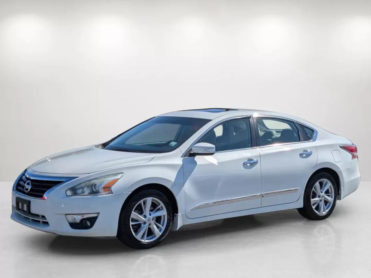 2015 /Beige Nissan Altima 2.5 SV (1N4AL3AP5FC) with an Other engine, located at 521 Old Farm Lane Rd, Prattville, AL, 36066, (334) 325-1505, 32.482460, -86.416367 - **Drive Your Future with the 2015 Nissan Altima Perfect for Your Lifestyle!**<br /> <br /> Are you in search of a reliable sedan that complements your lifestyle, whether it's daily commuting, family road trips, or simply navigating the urban landscape of Phenix City? Look no further! Gils Auto in P - Photo#7