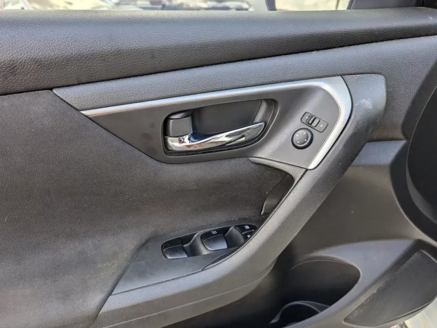 2015 /Charcoal Nissan Altima 2.5 S (1N4AL3AP0FC) with an Regular Unleaded I-4 2.5 L/152 engine, 1-Speed CVT w/OD transmission, located at 3959 U.S. 80 W, Phenix City, AL, 36870, (334) 297-4885, 32.469296, -85.135185 - 2015 Nissan Altima 2.5 S - Photo#8