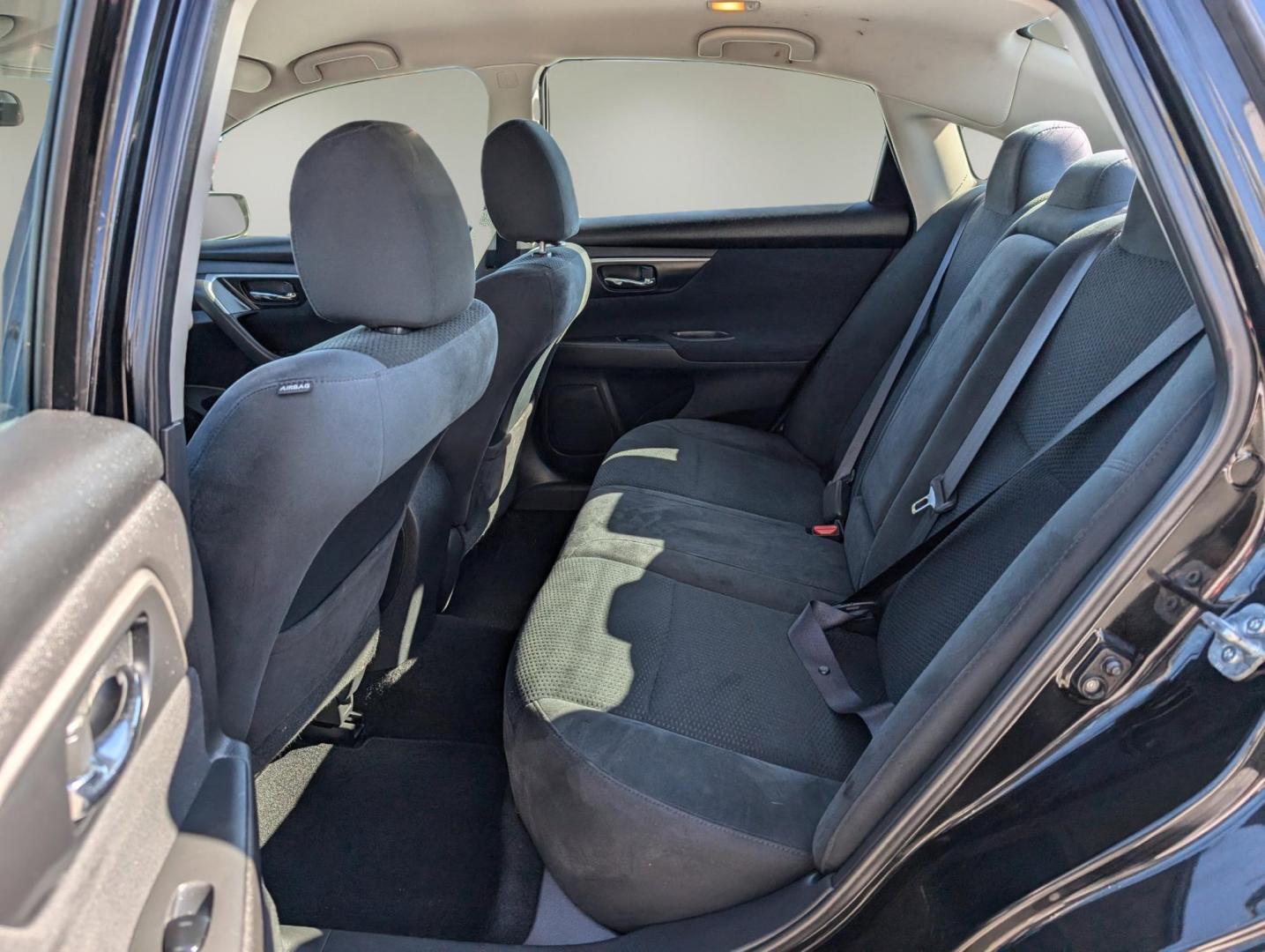 2015 /Charcoal Nissan Altima 2.5 S (1N4AL3AP3FN) with an Regular Unleaded I-4 2.5 L/152 engine, 1-Speed CVT w/OD transmission, located at 1430 Gateway Drive, Opelika, AL, 36801, (334) 239-0944, 32.637871, -85.409790 - 2015 Nissan Altima 2.5 S - Photo#10
