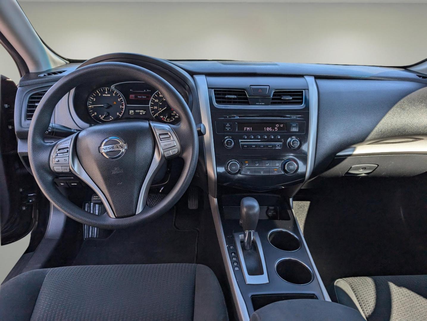 2015 /Charcoal Nissan Altima 2.5 S (1N4AL3AP3FN) with an Regular Unleaded I-4 2.5 L/152 engine, 1-Speed CVT w/OD transmission, located at 1430 Gateway Drive, Opelika, AL, 36801, (334) 239-0944, 32.637871, -85.409790 - 2015 Nissan Altima 2.5 S - Photo#11
